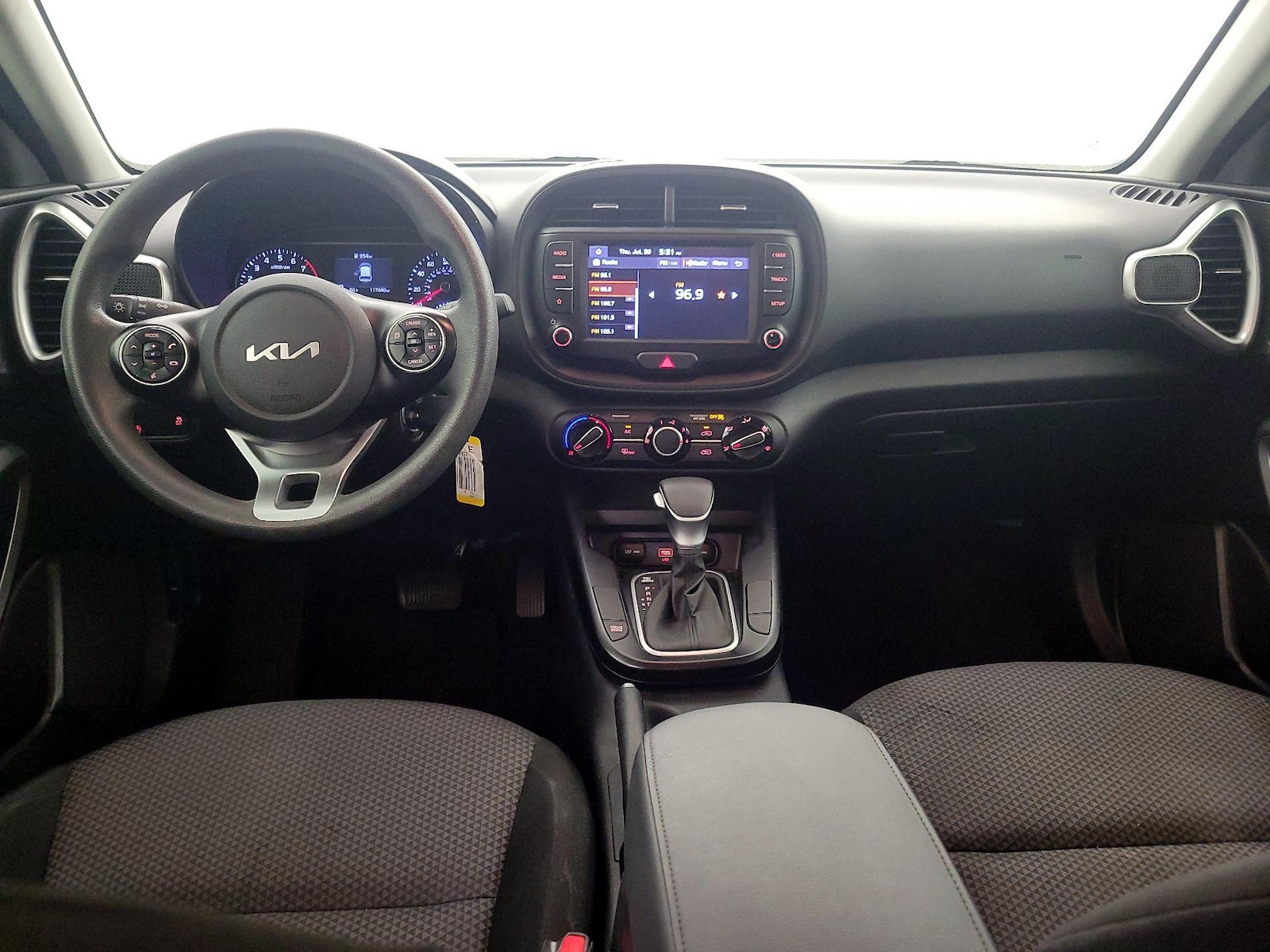 2022 Kia Soul LX - Photo 10