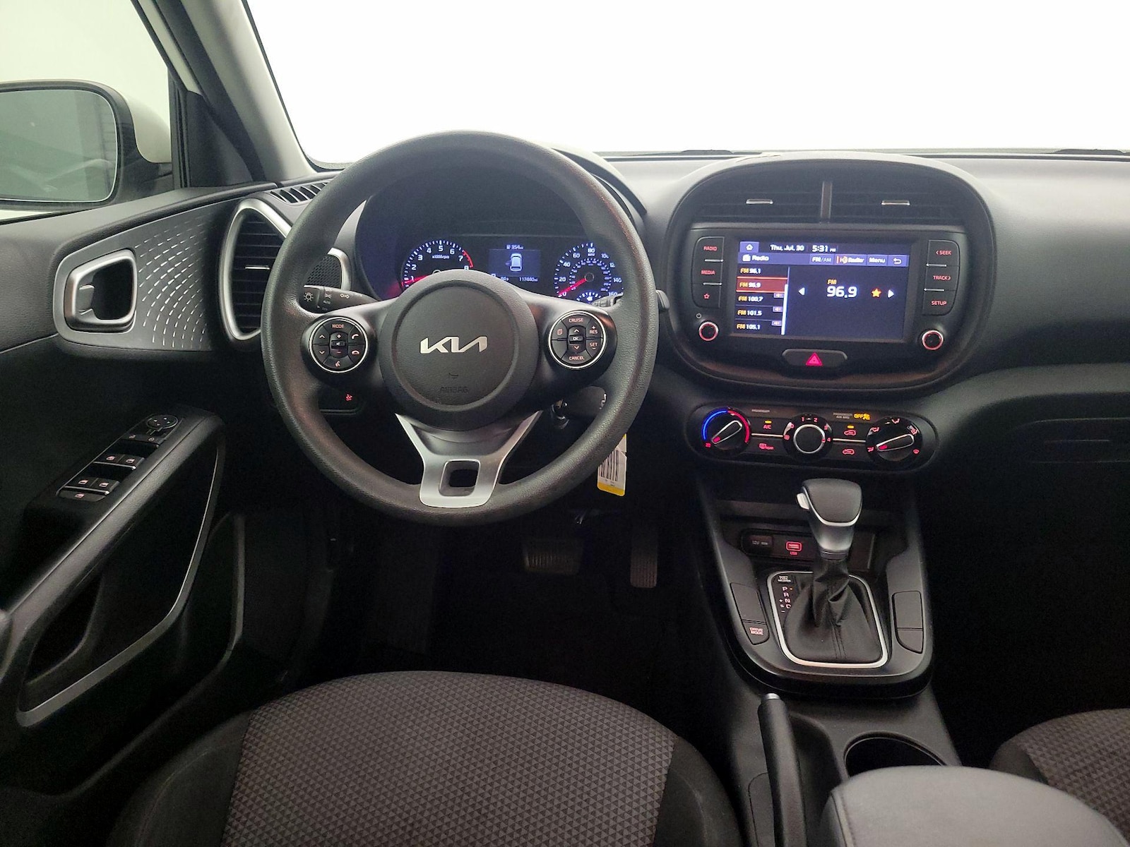 2022 Kia Soul LX - Photo 11