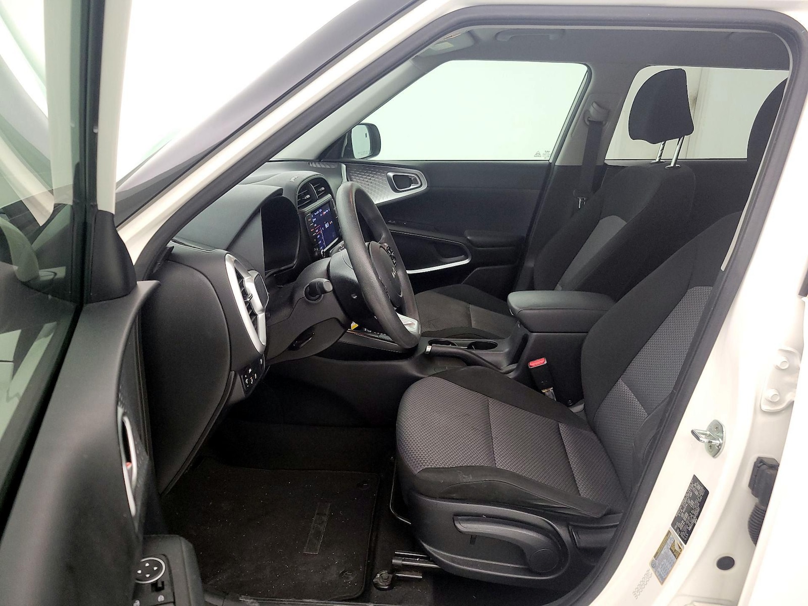 2022 Kia Soul LX - Photo 12