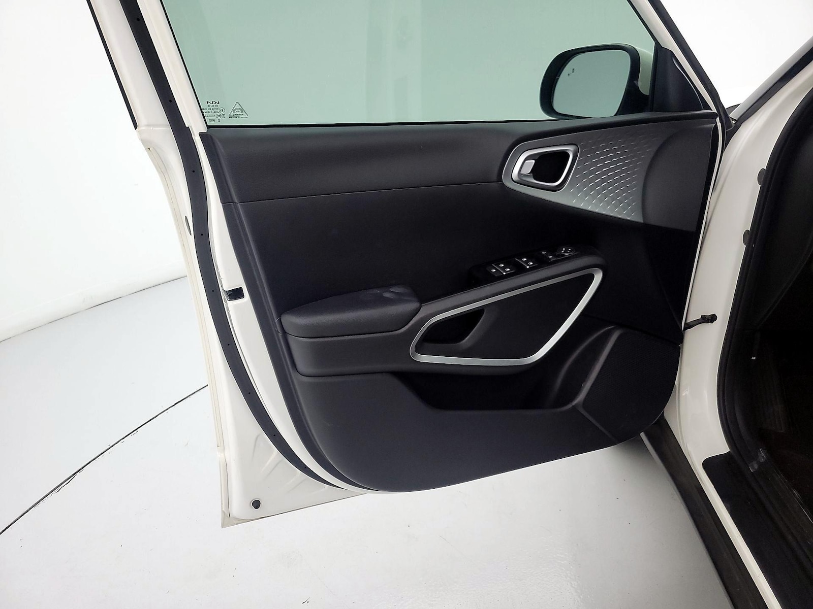 2022 Kia Soul LX - Photo 13