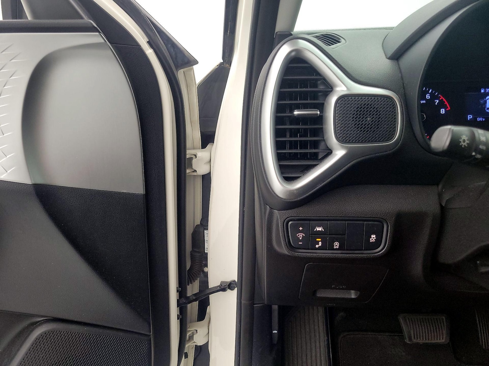 2022 Kia Soul LX - Photo 14