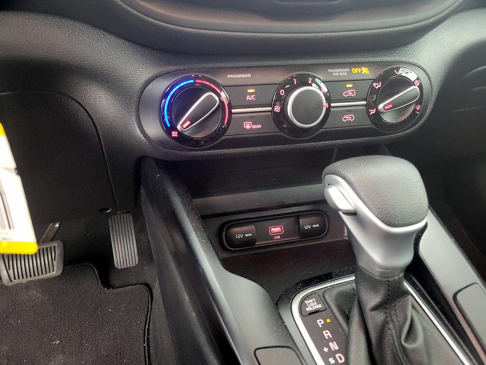 2022 Kia Soul LX - Photo 17