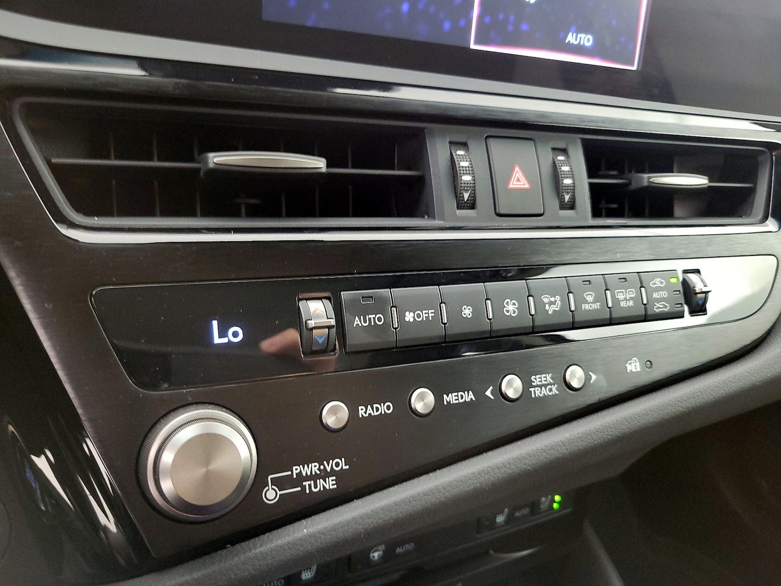 2022 Lexus ES 350 - Photo 17