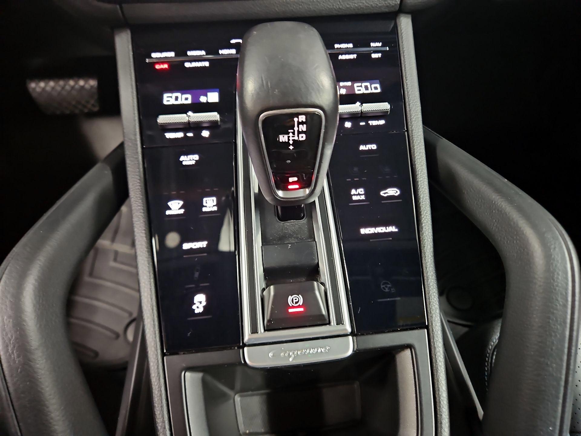 Thumbnail: 2021 Porsche Cayenne - 18