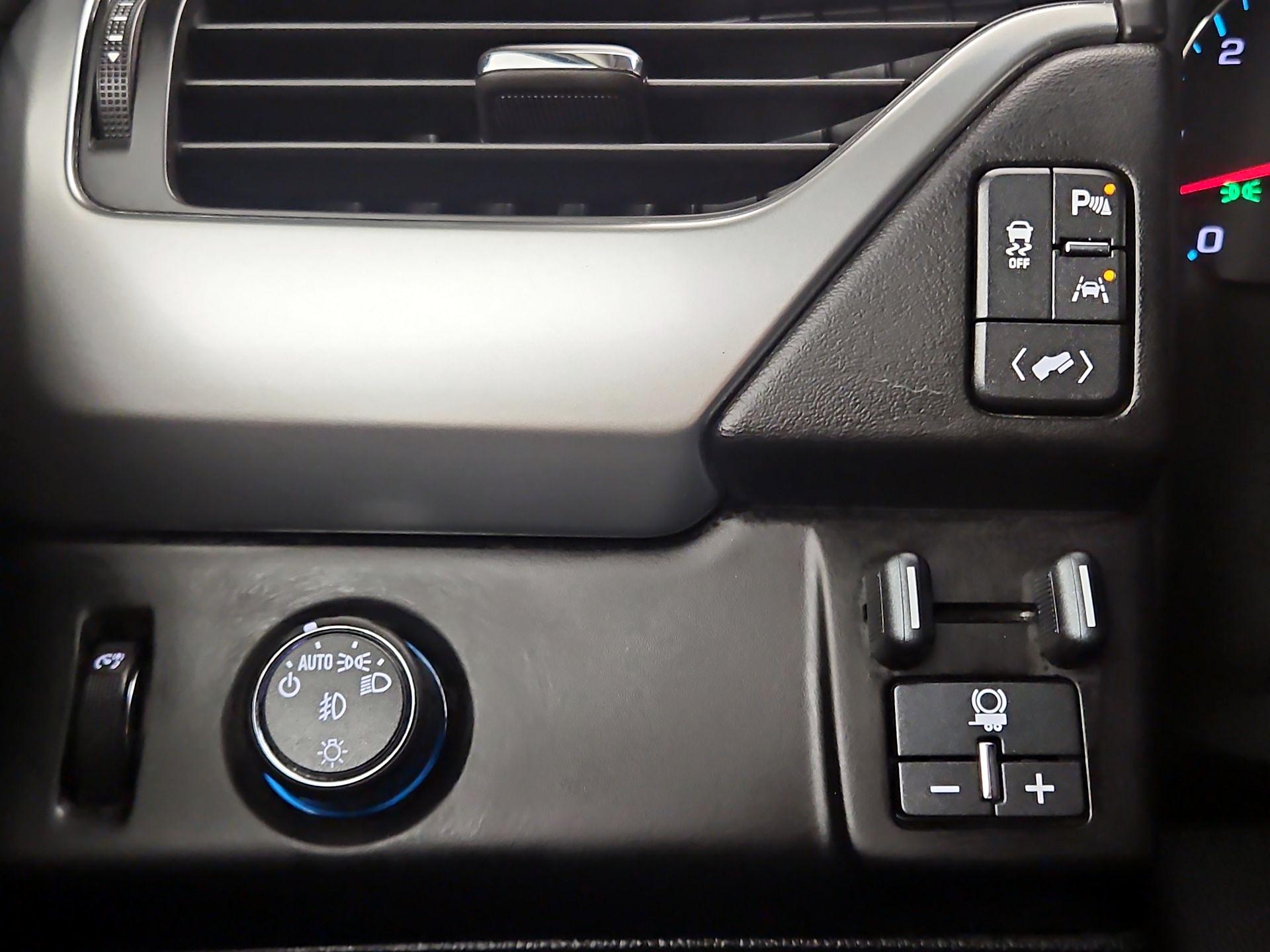 Thumbnail: 2016 Chevrolet Tahoe - 13