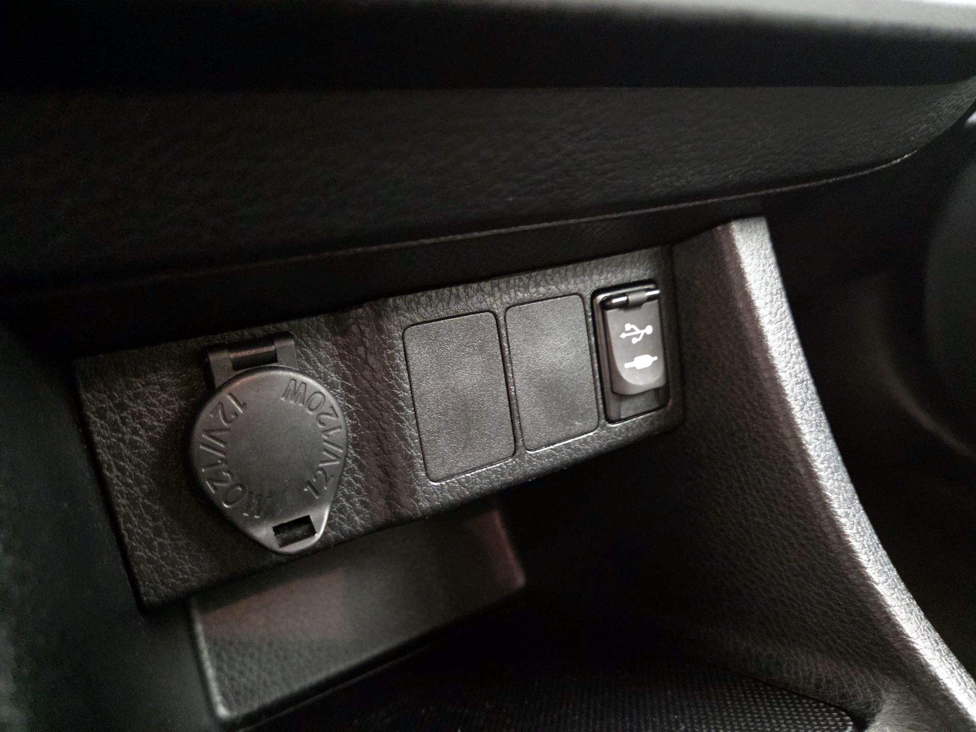 Thumbnail: 2015 Toyota Corolla - 18