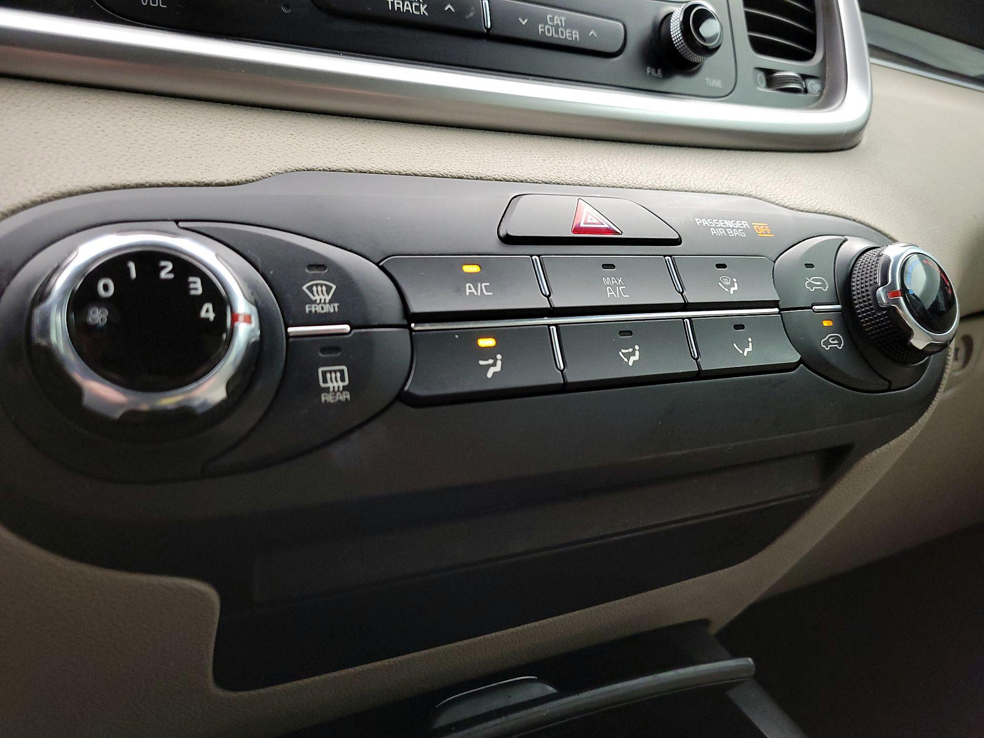 Thumbnail: 2017 Kia Sorento - 16