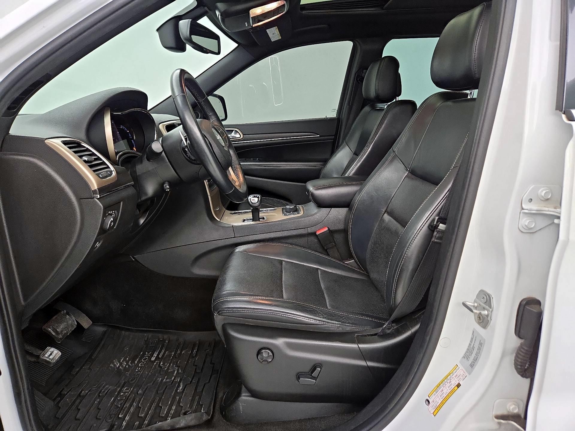 Thumbnail: 2015 Jeep Grand Cherokee - 11