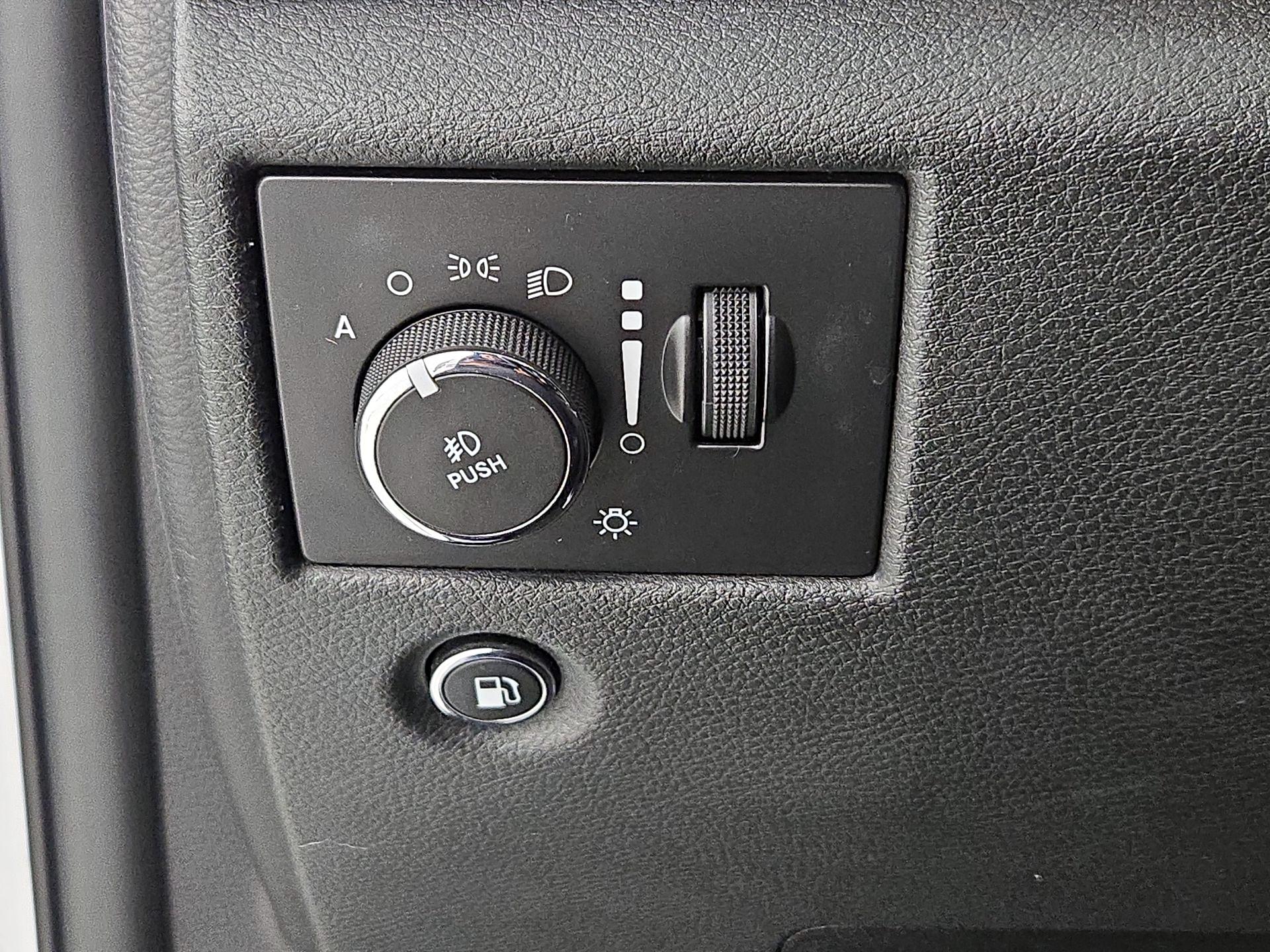 Thumbnail: 2015 Jeep Grand Cherokee - 13