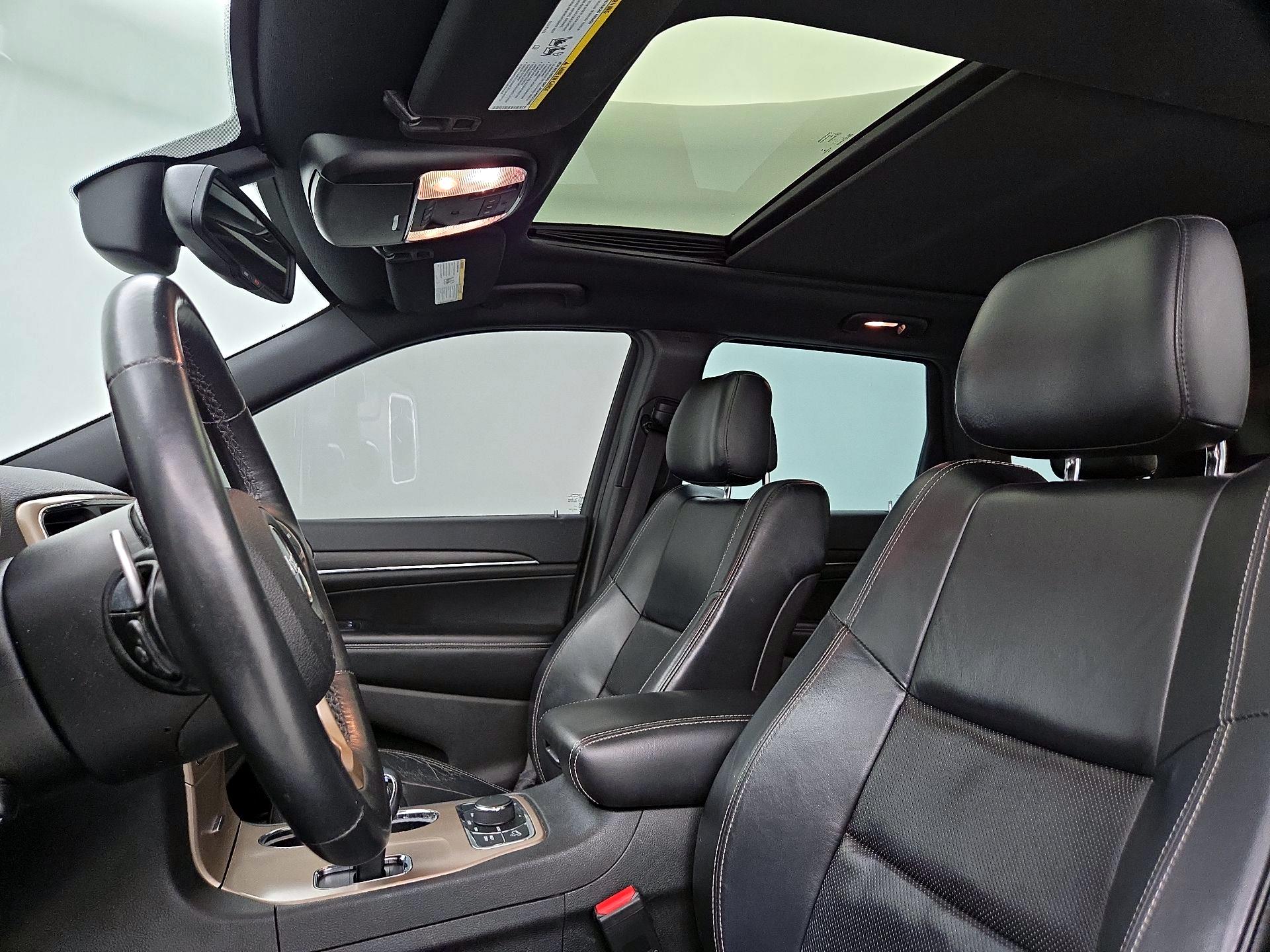 Thumbnail: 2015 Jeep Grand Cherokee - 20