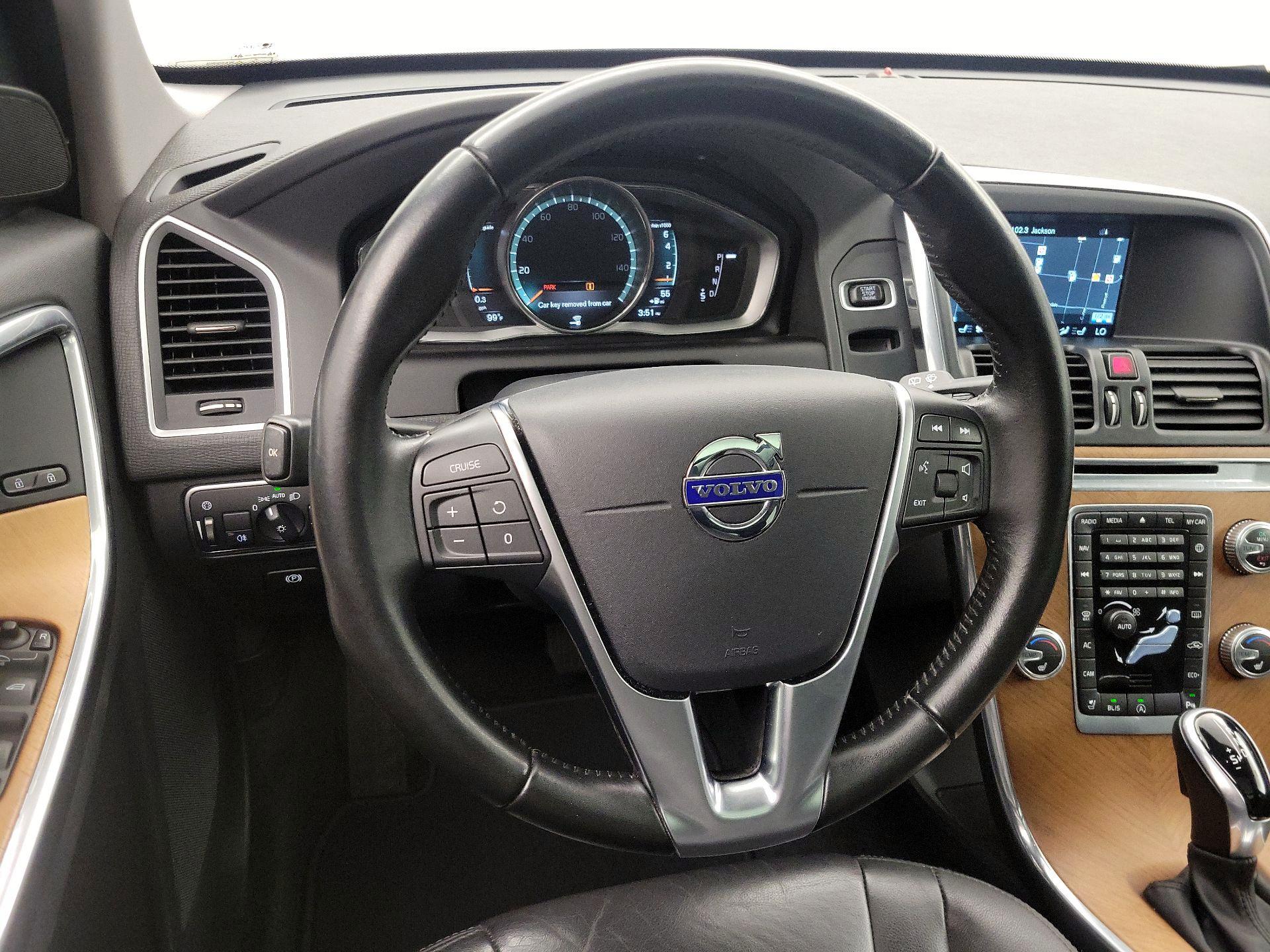 Thumbnail: 2017 Volvo XC60 - 10