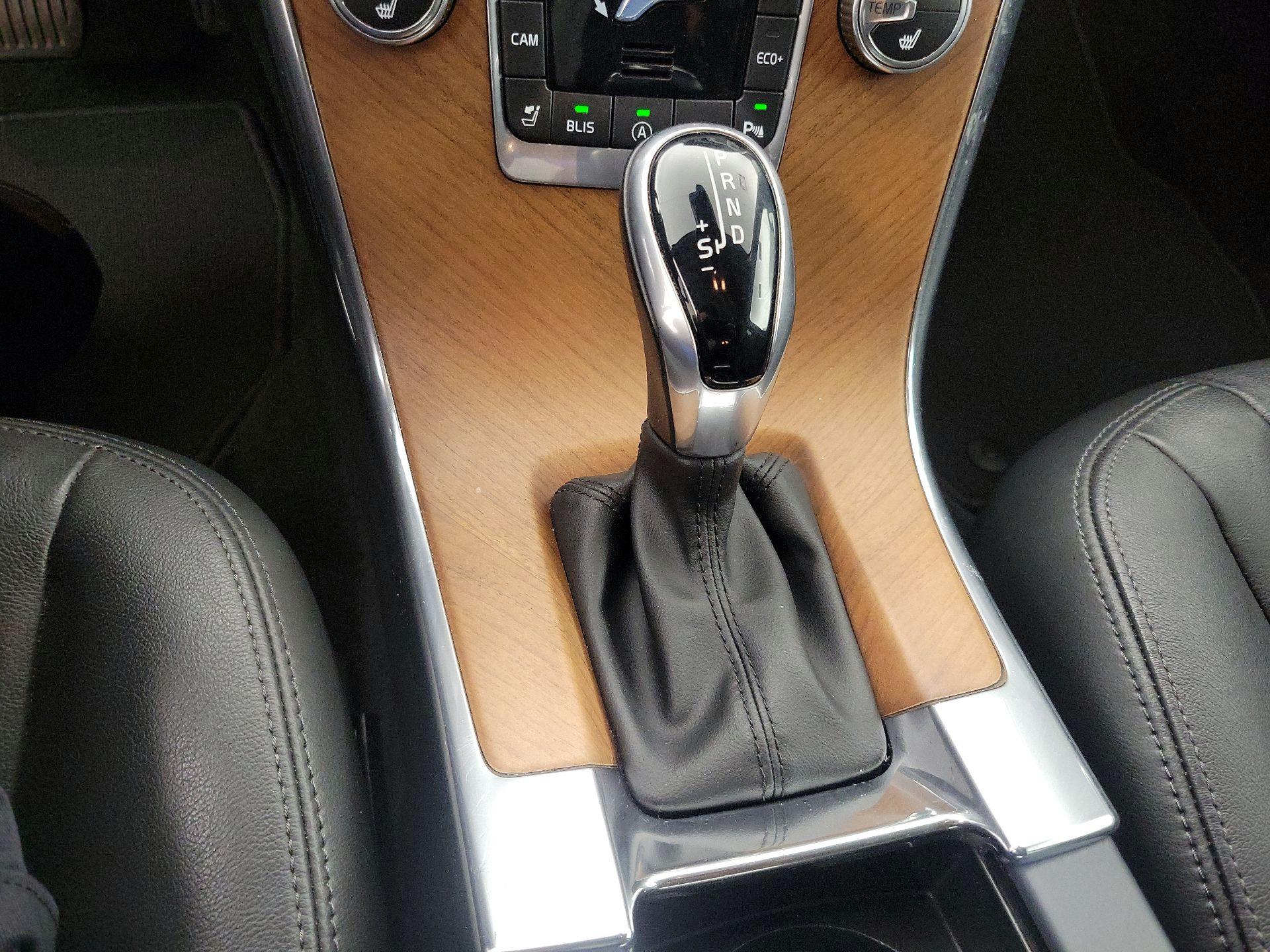 Thumbnail: 2017 Volvo XC60 - 18