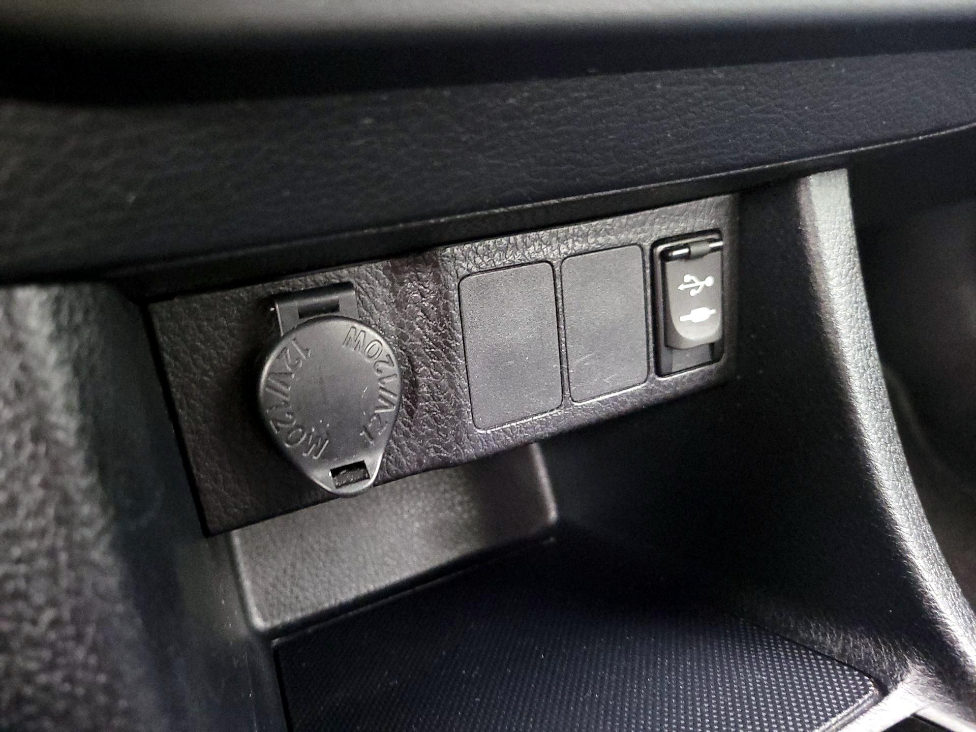 Thumbnail: 2016 Toyota Corolla - 18