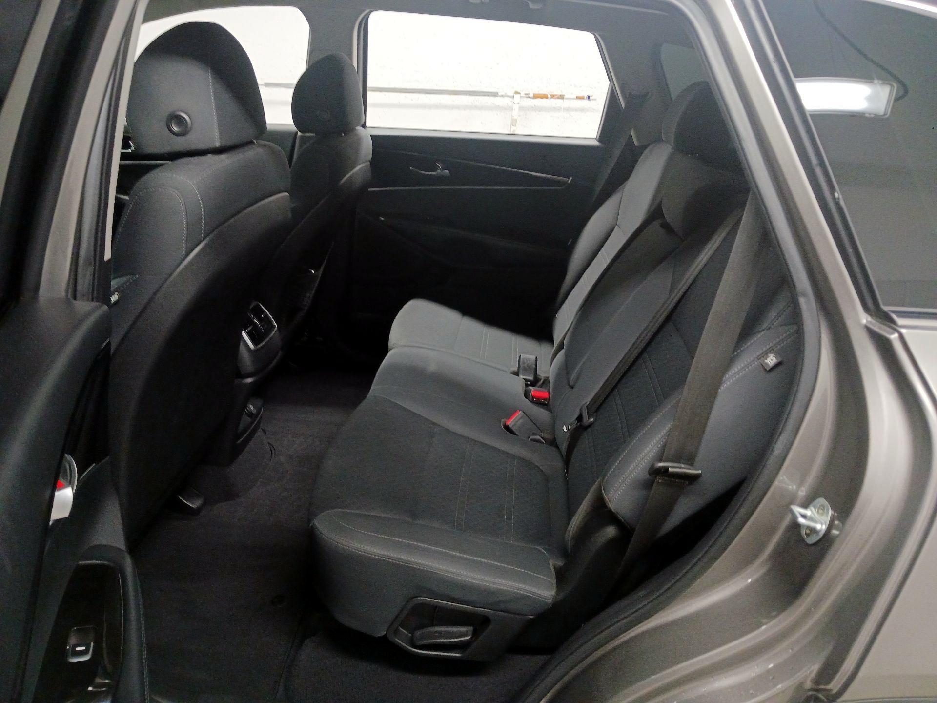 Thumbnail: 2018 Kia Sorento - 19