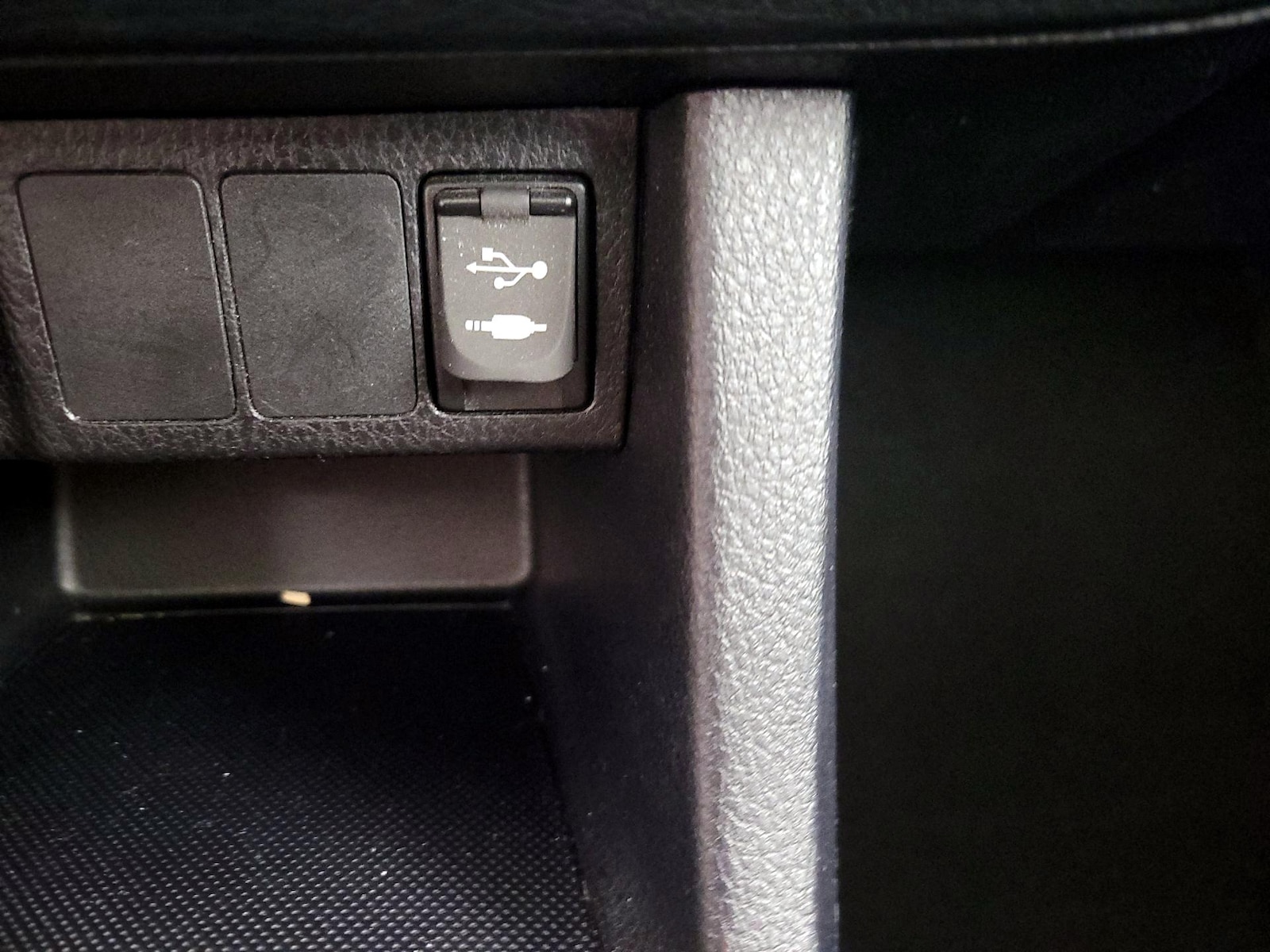 2016 Toyota Corolla L - Photo 18