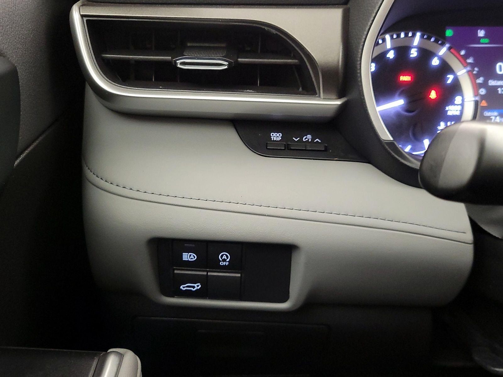 2023 Toyota Highlander XLE - Photo 14