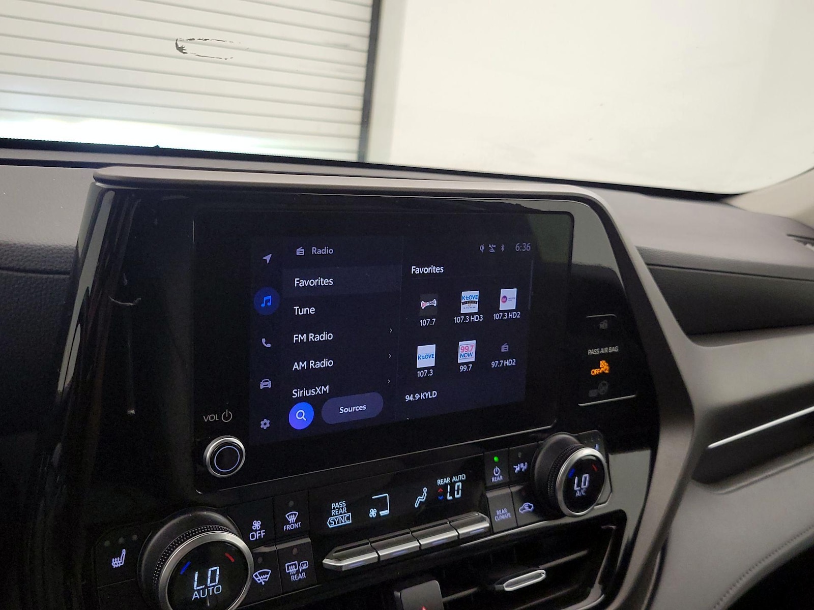 2023 Toyota Highlander XLE - Photo 16