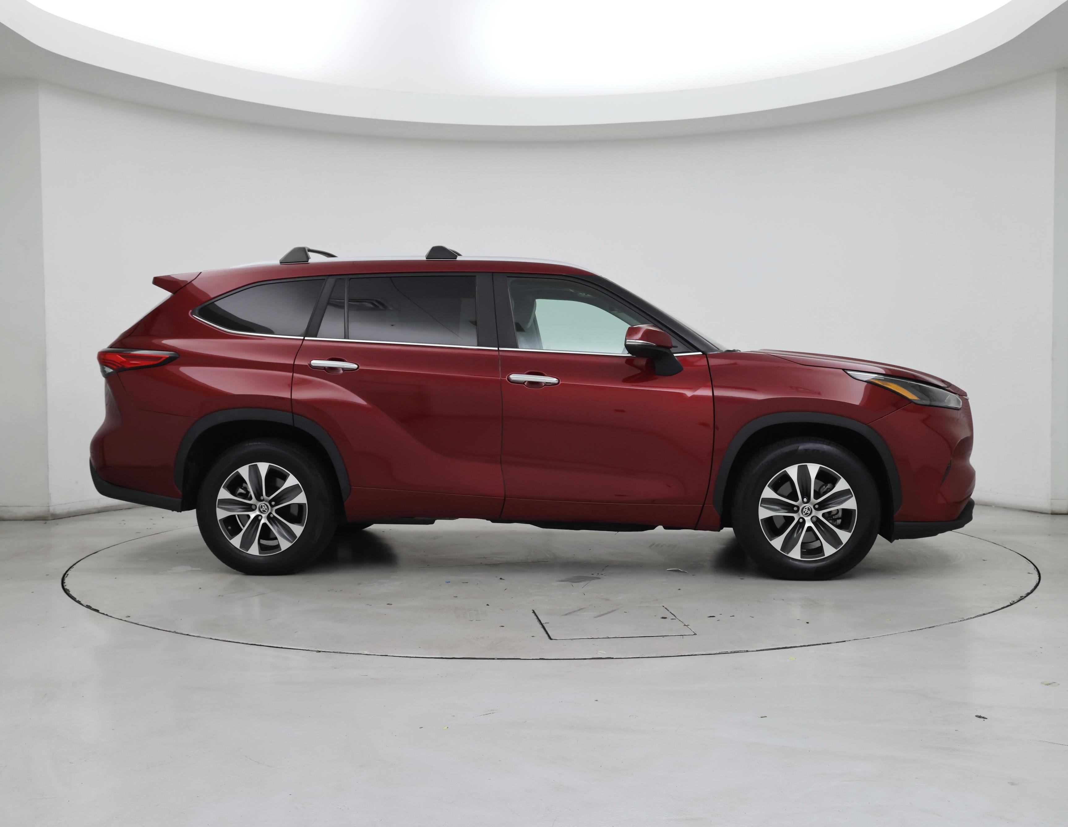 Thumbnail: 2023 Toyota Highlander - 7