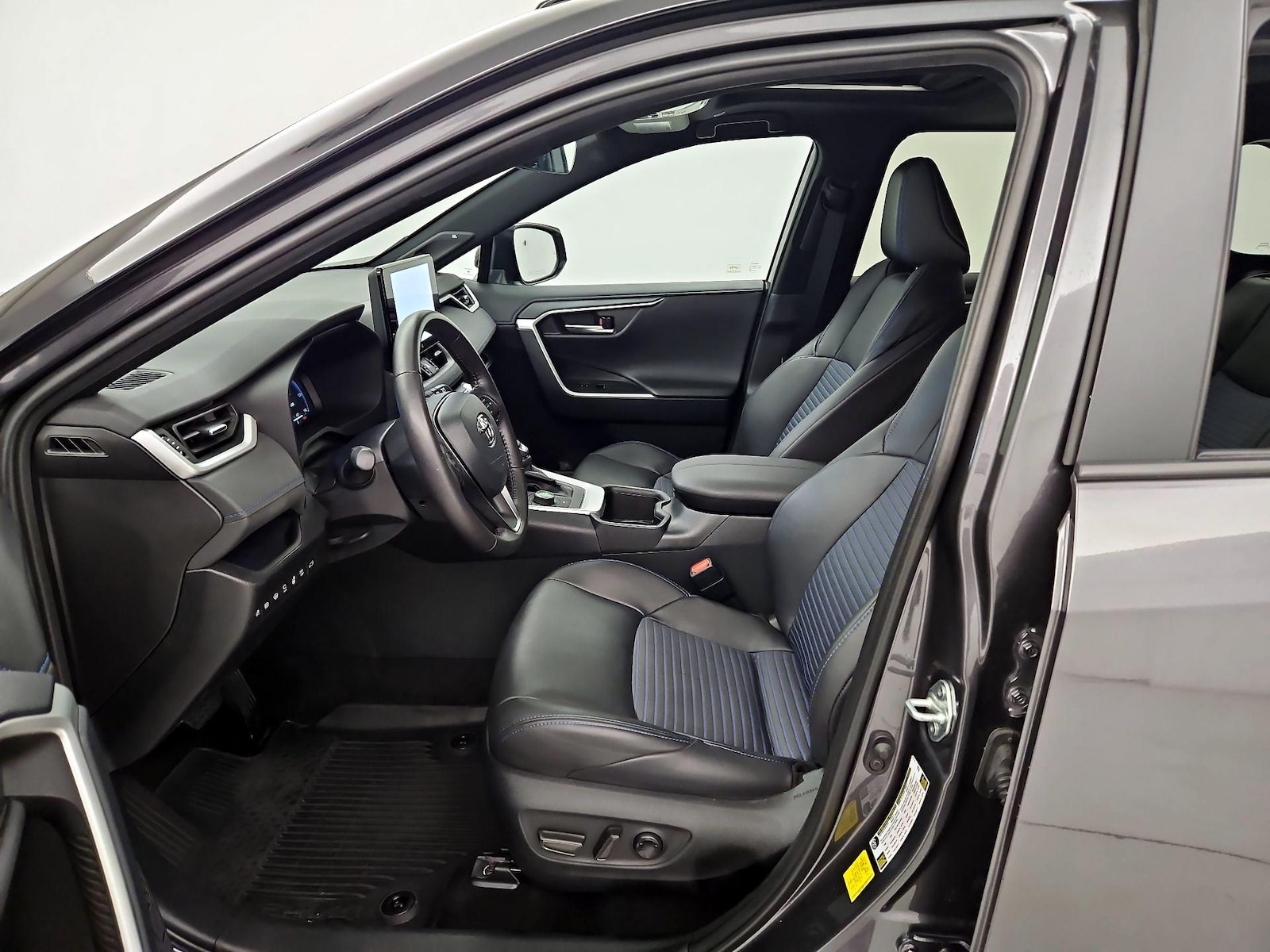 2024 Toyota RAV4 XSE - Photo 12