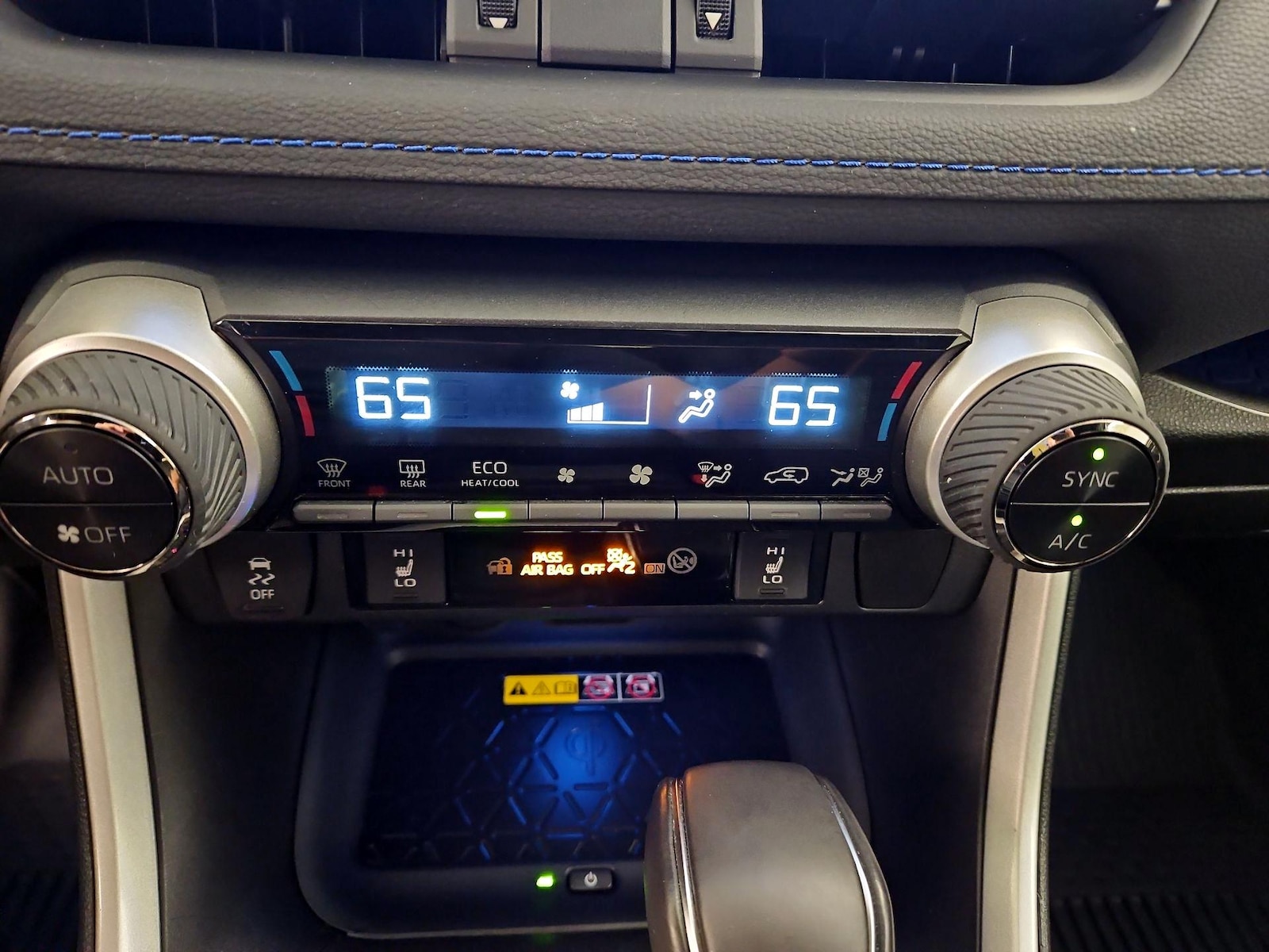 2024 Toyota RAV4 XSE - Photo 17