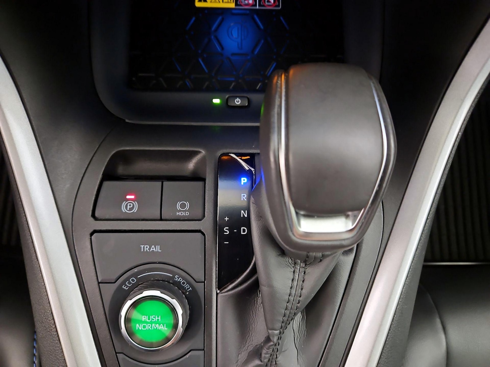 2024 Toyota RAV4 XSE - Photo 18