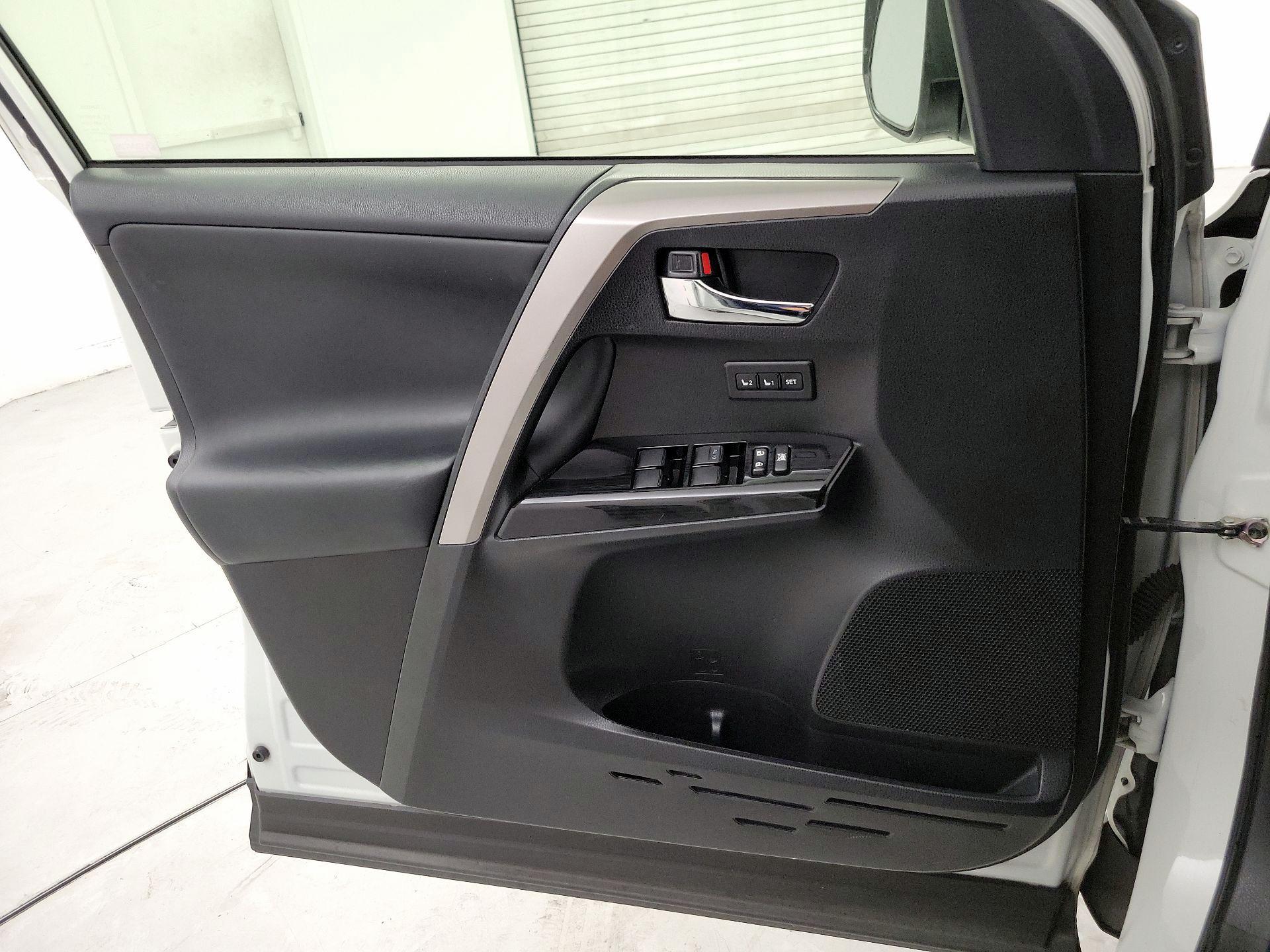 Thumbnail: 2018 Toyota RAV4 - 12