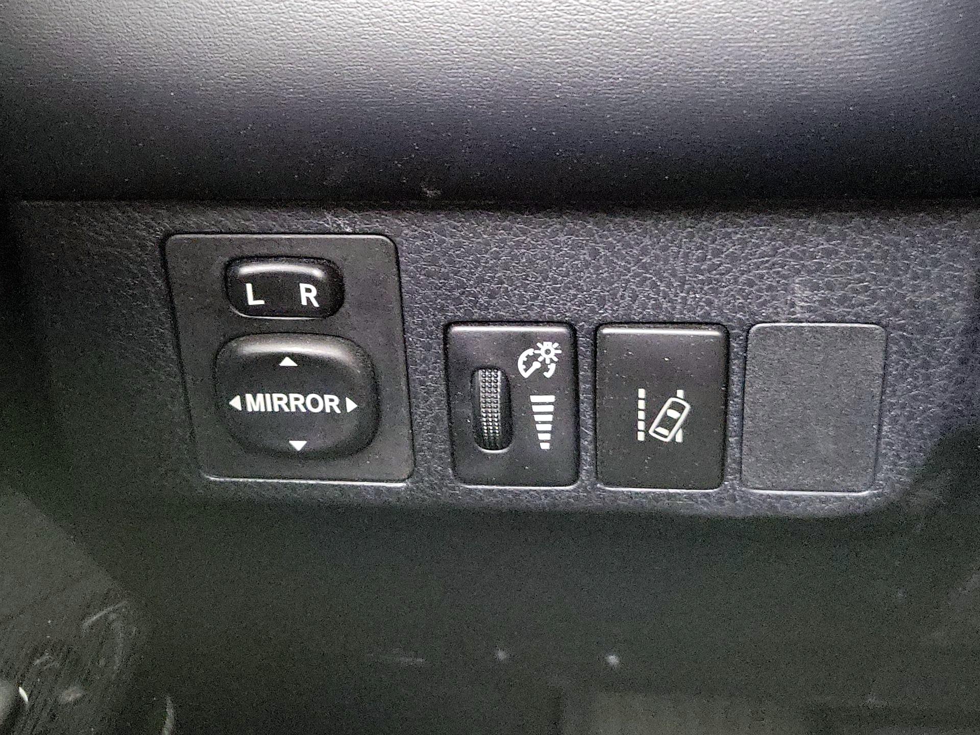 Thumbnail: 2018 Toyota RAV4 - 13