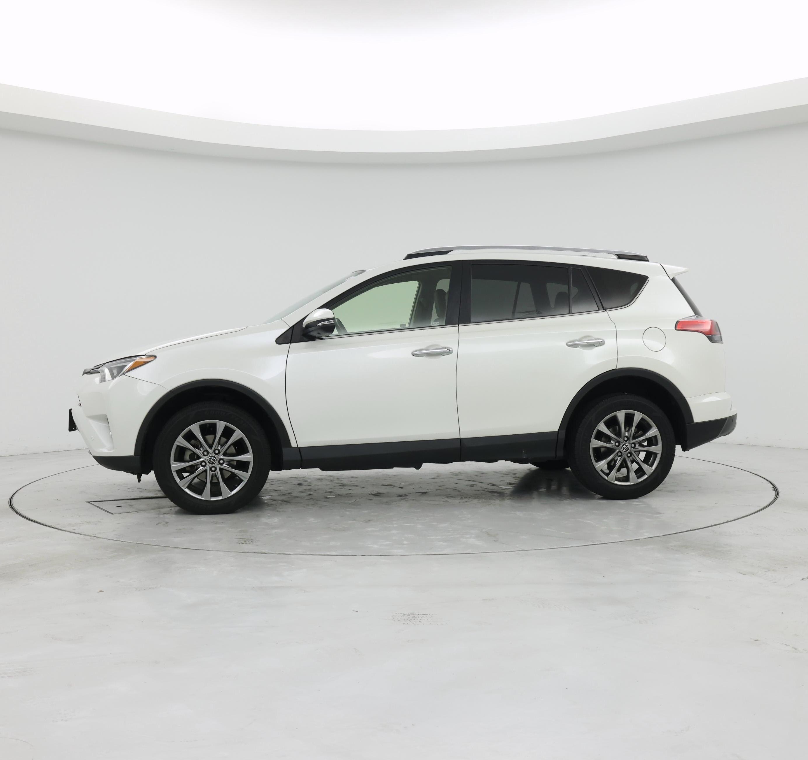 Thumbnail: 2018 Toyota RAV4 - 3