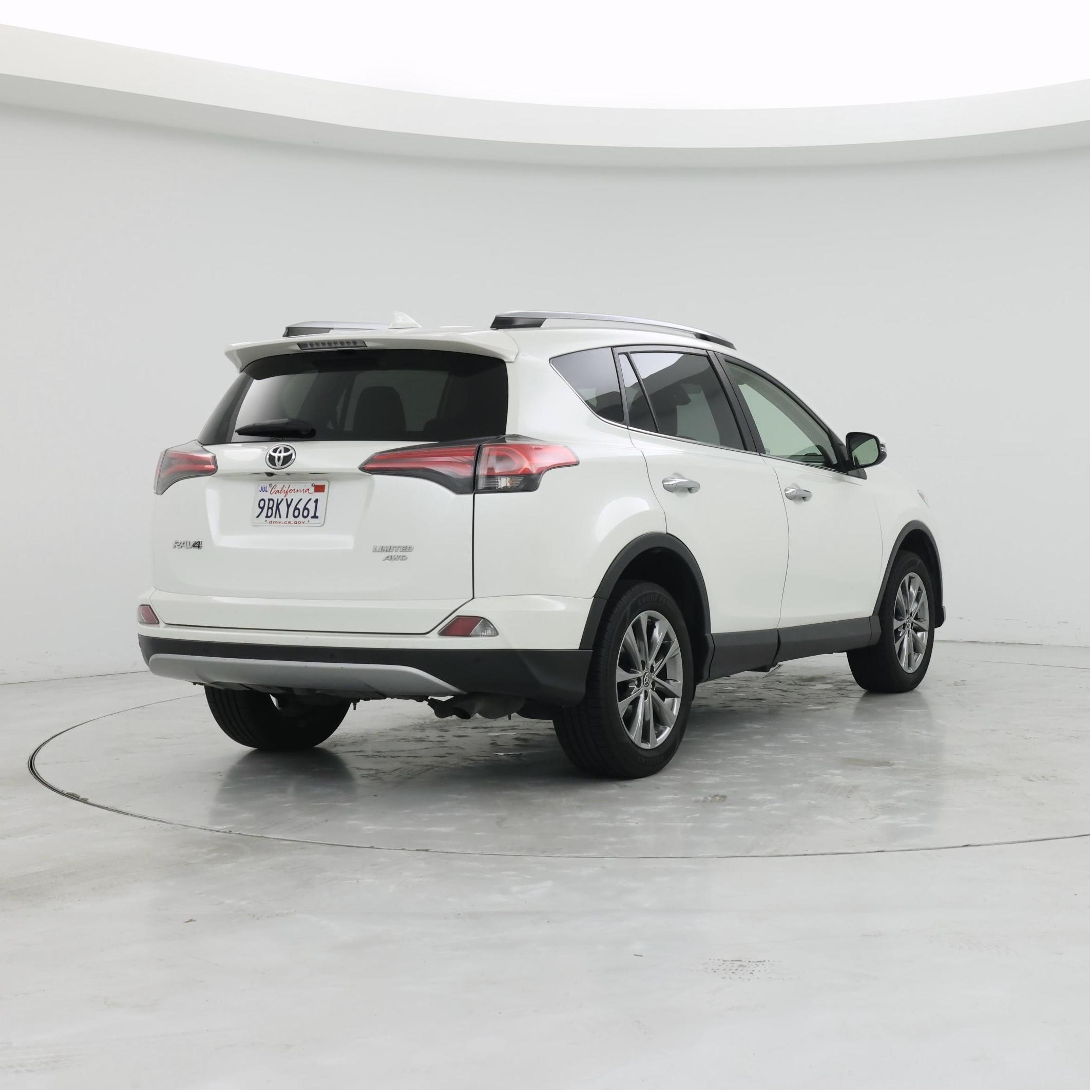 Thumbnail: 2018 Toyota RAV4 - 8