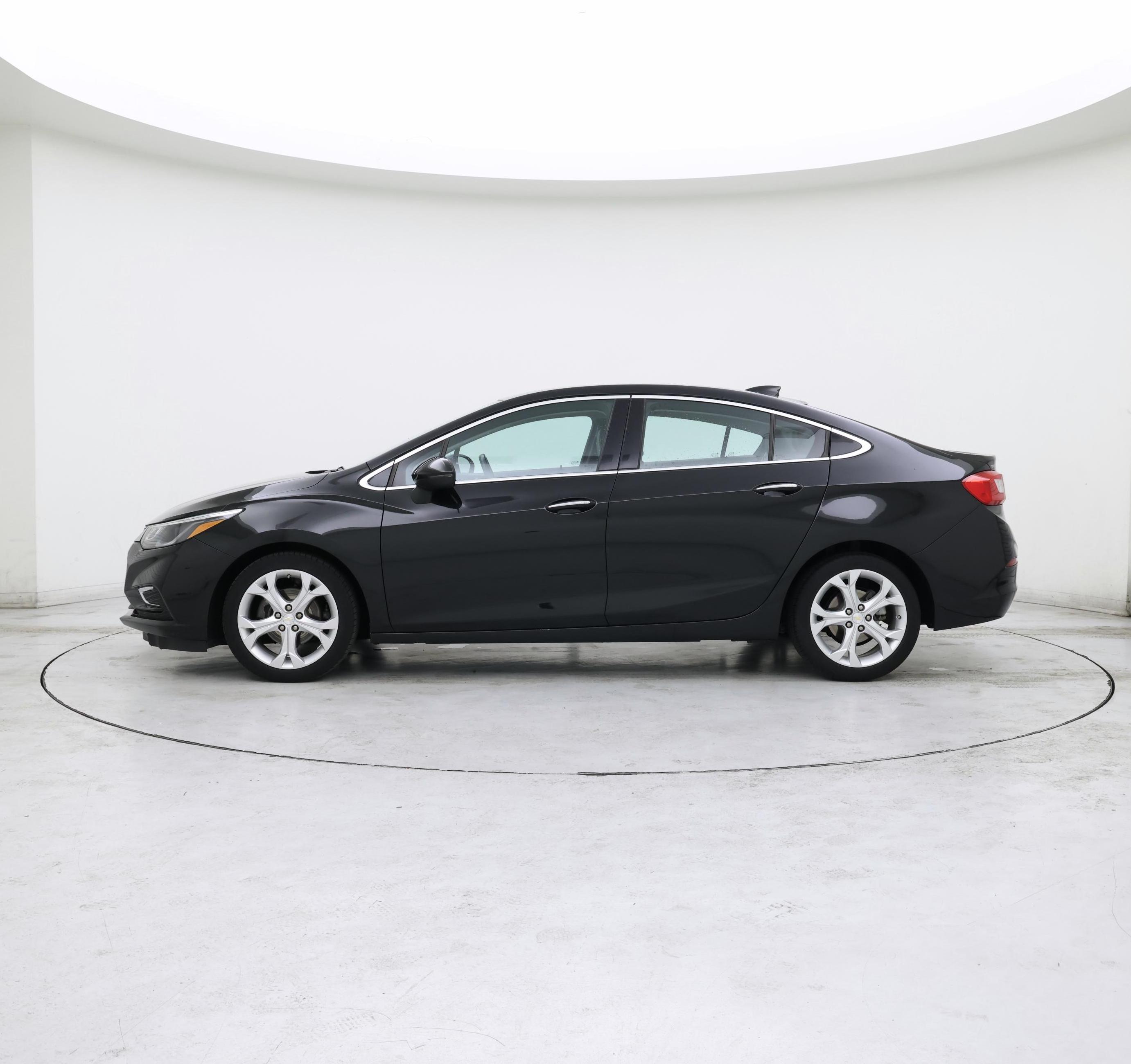 Thumbnail: 2017 Chevrolet Cruze - 3