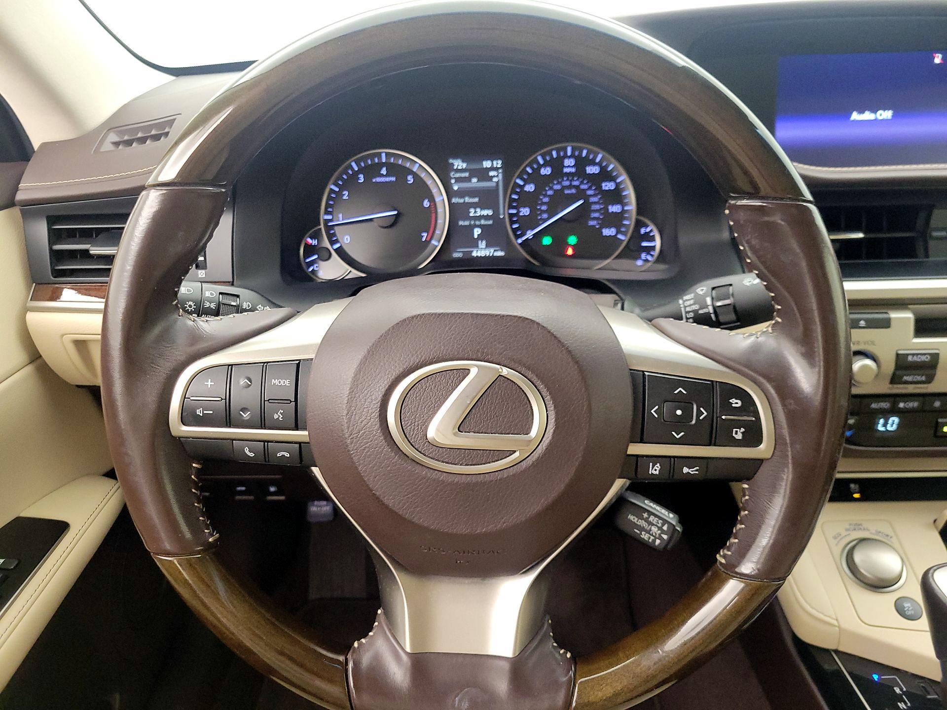 Thumbnail: 2017 Lexus ES - 10
