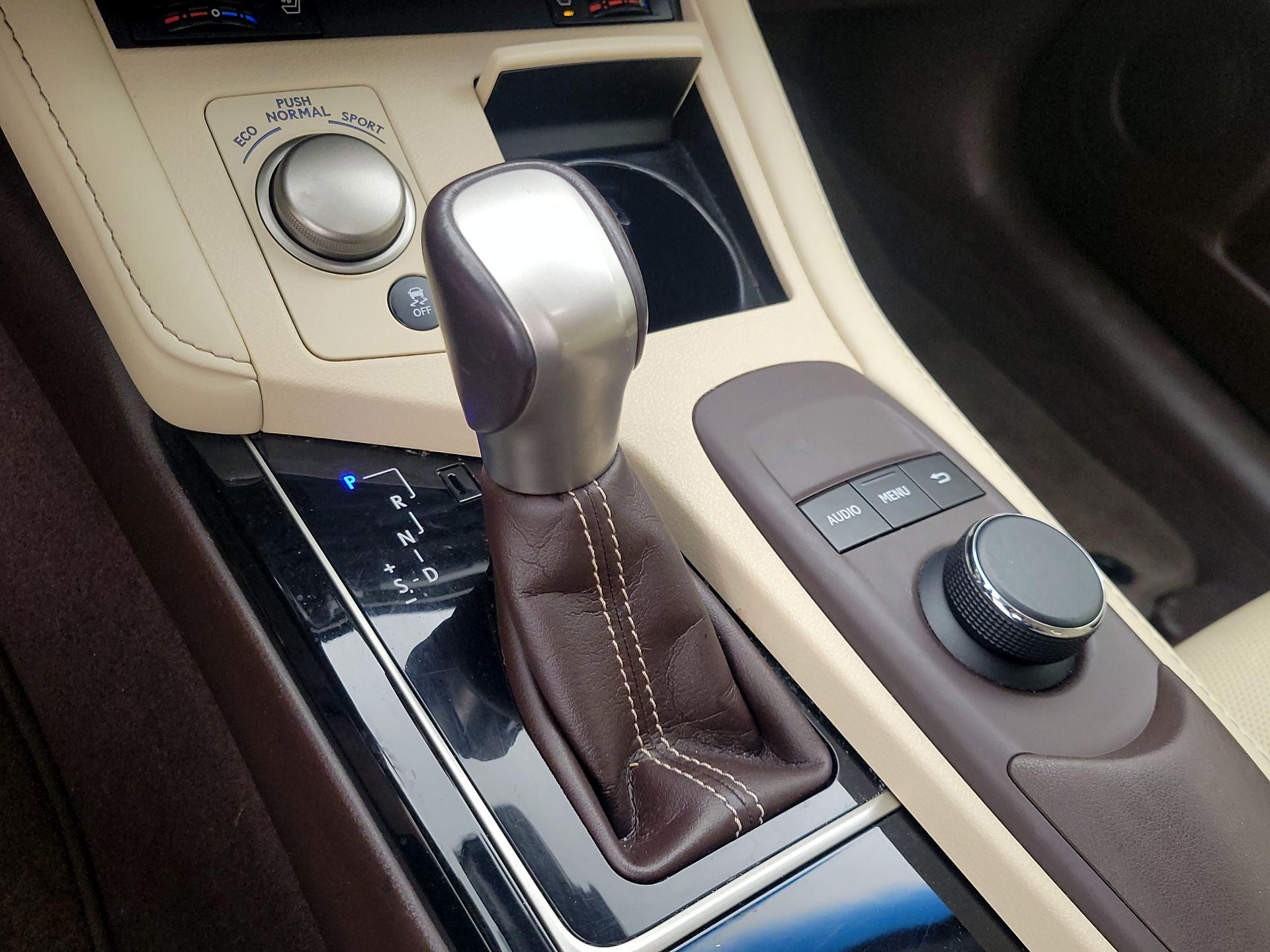 Thumbnail: 2017 Lexus ES - 17