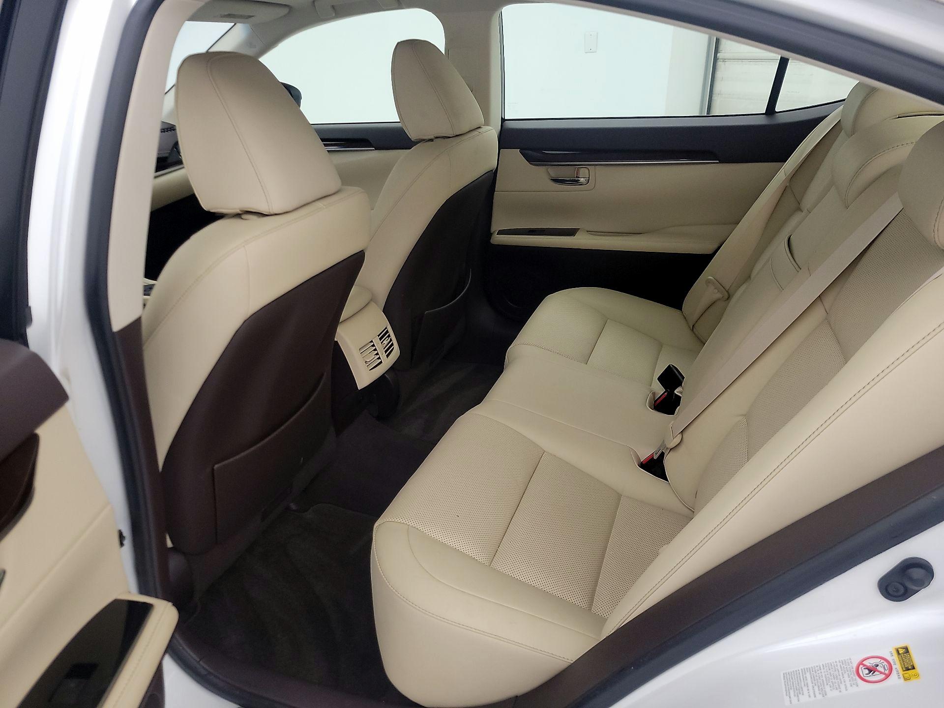 Thumbnail: 2017 Lexus ES - 20