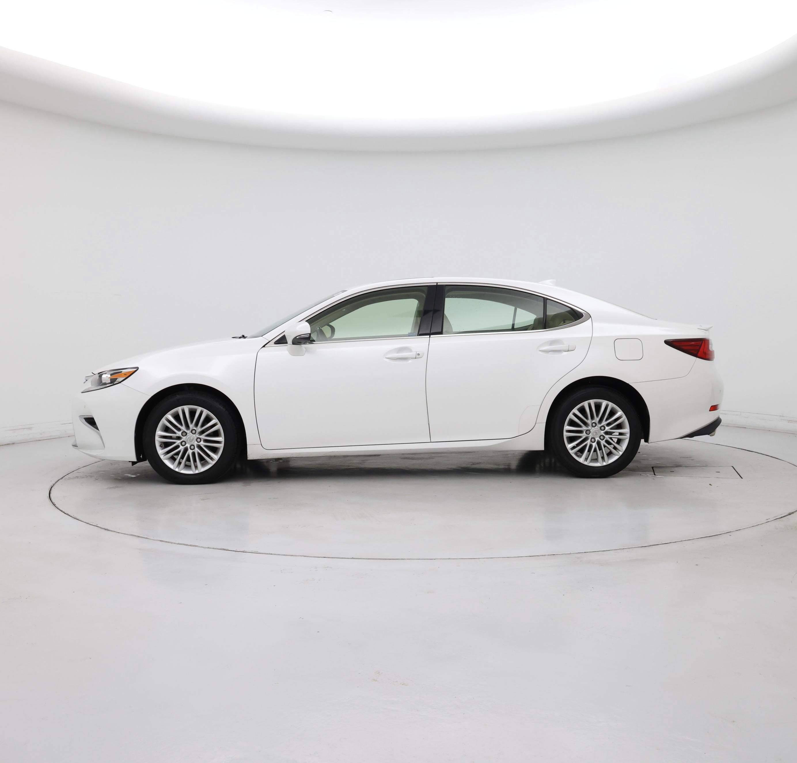 Thumbnail: 2017 Lexus ES - 3