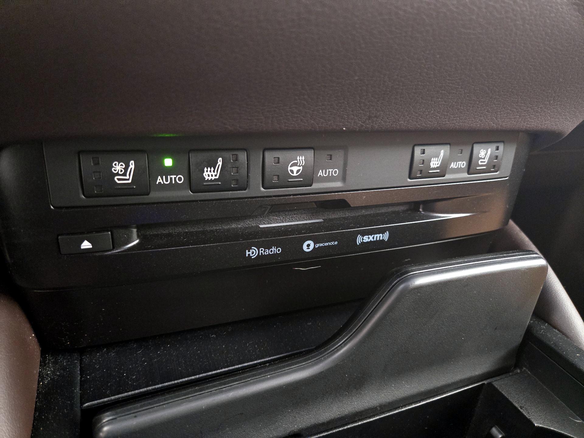 Thumbnail: 2019 Lexus ES - 17
