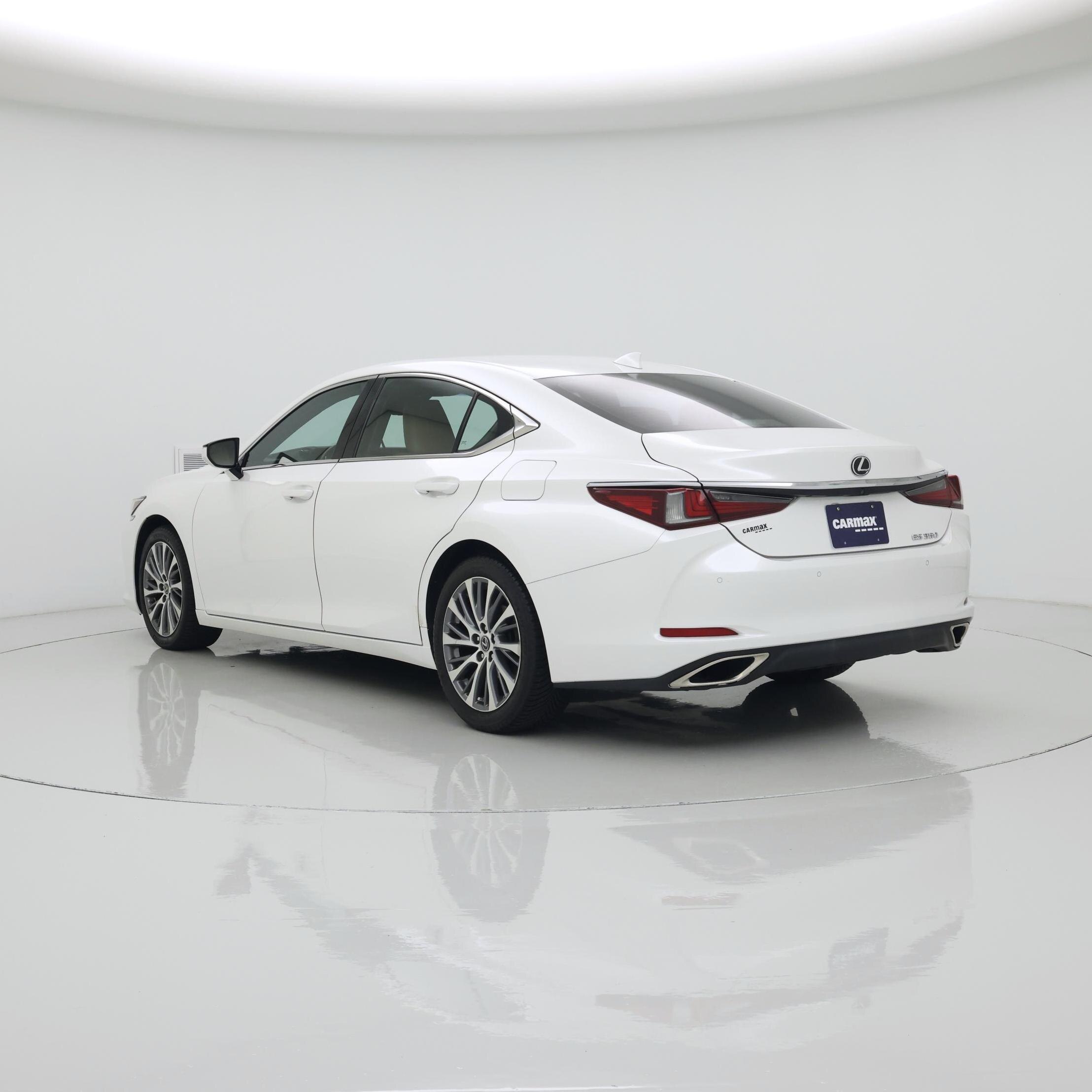 Thumbnail: 2019 Lexus ES - 2