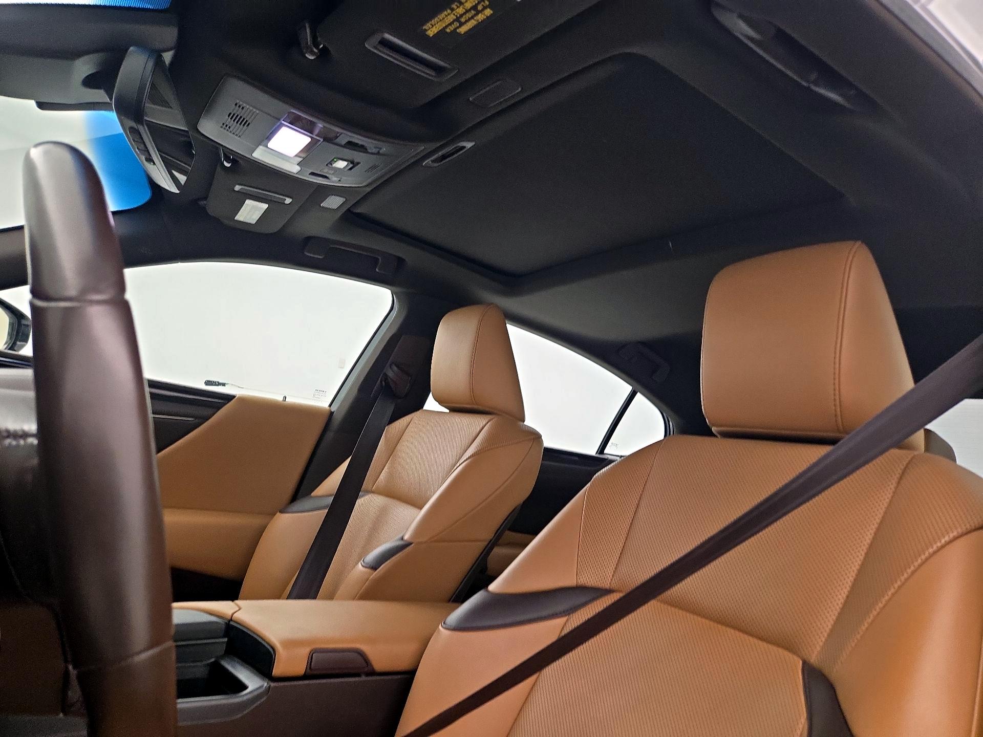 Thumbnail: 2019 Lexus ES - 20