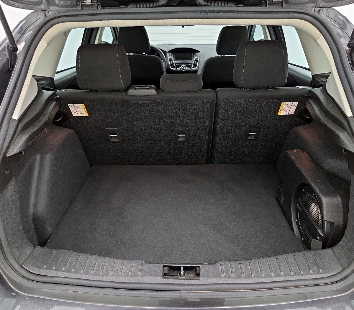 Trunk/Cargo (Seats Up)