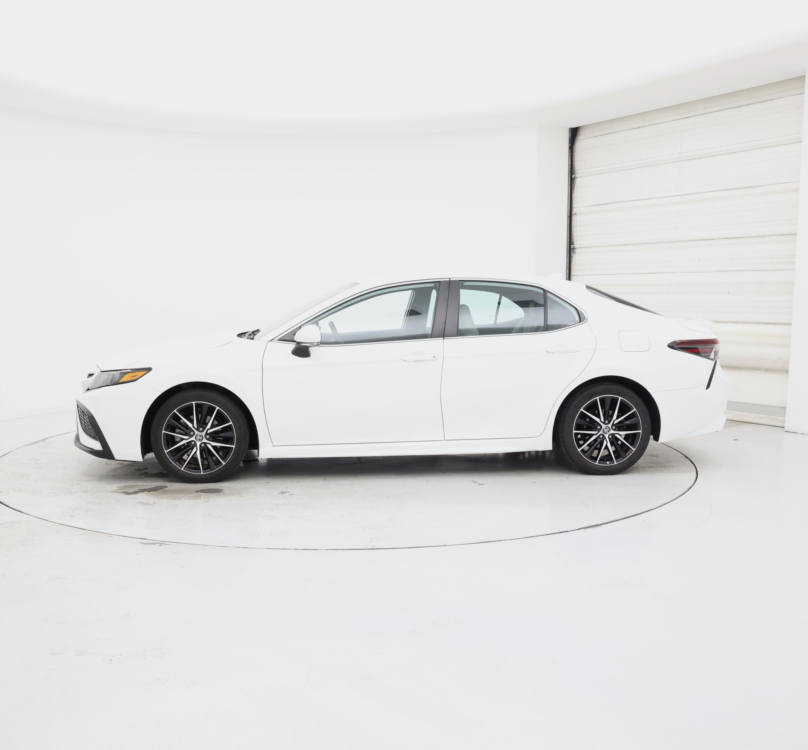 Thumbnail: 2022 Toyota Camry - 3