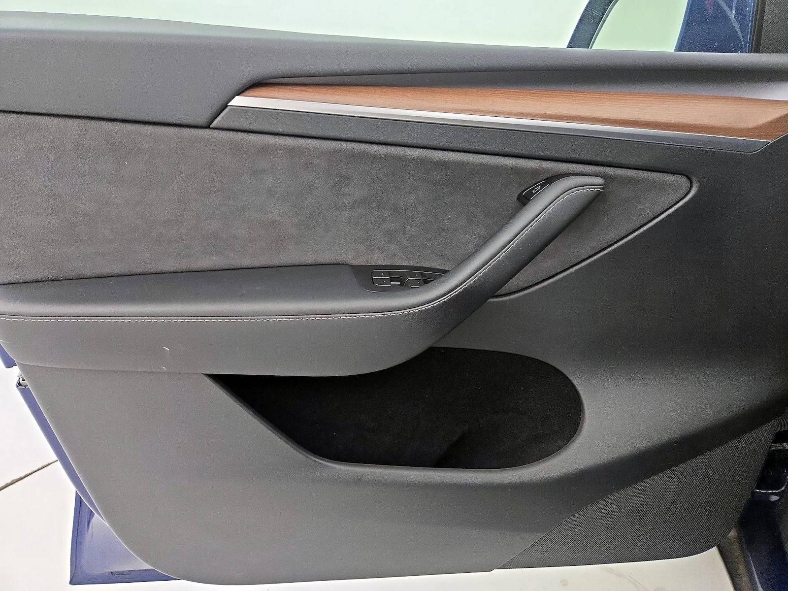 2025 Tesla Model Y Long Range - Photo 13