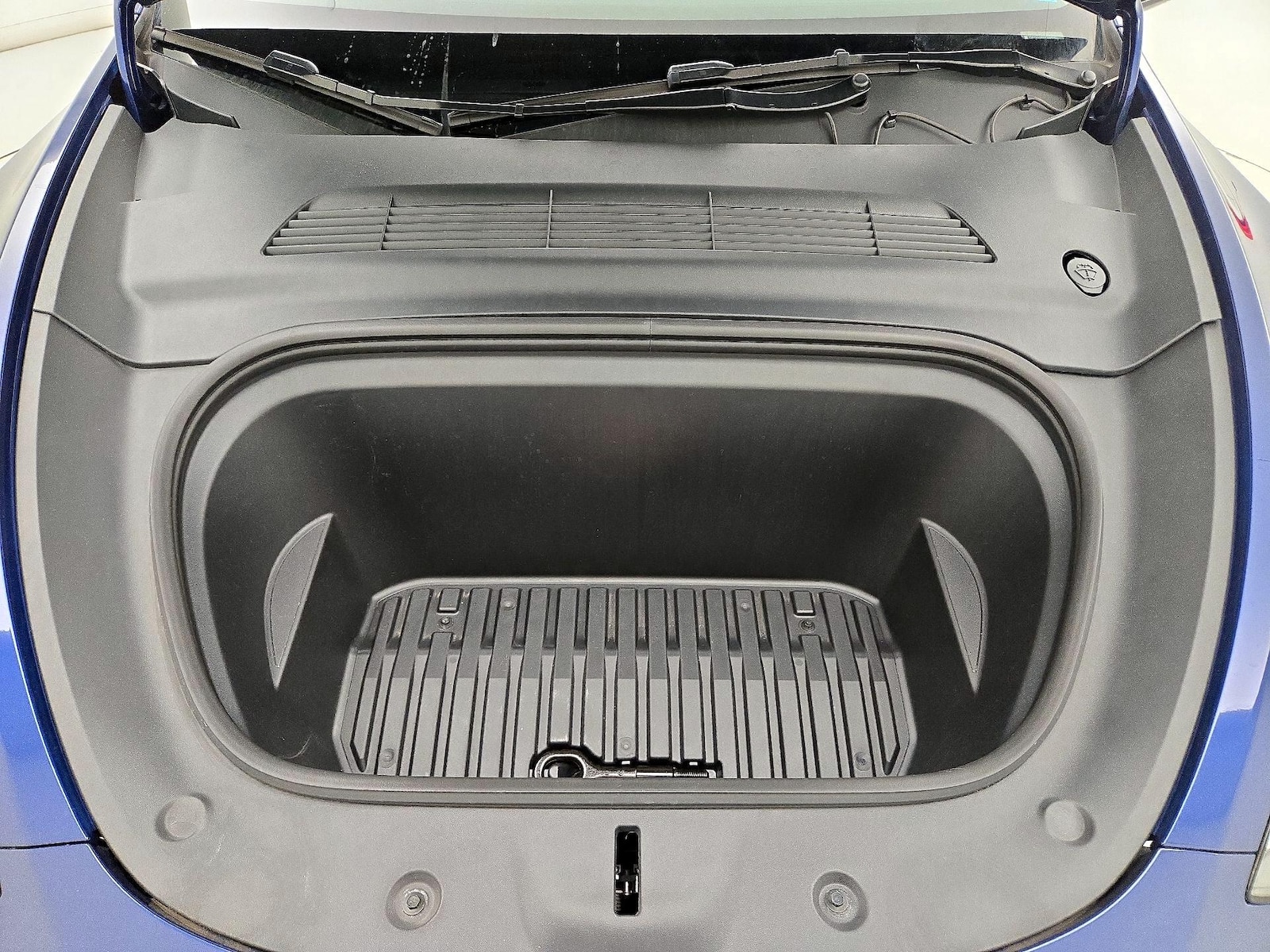 2025 Tesla Model Y Long Range - Photo 23