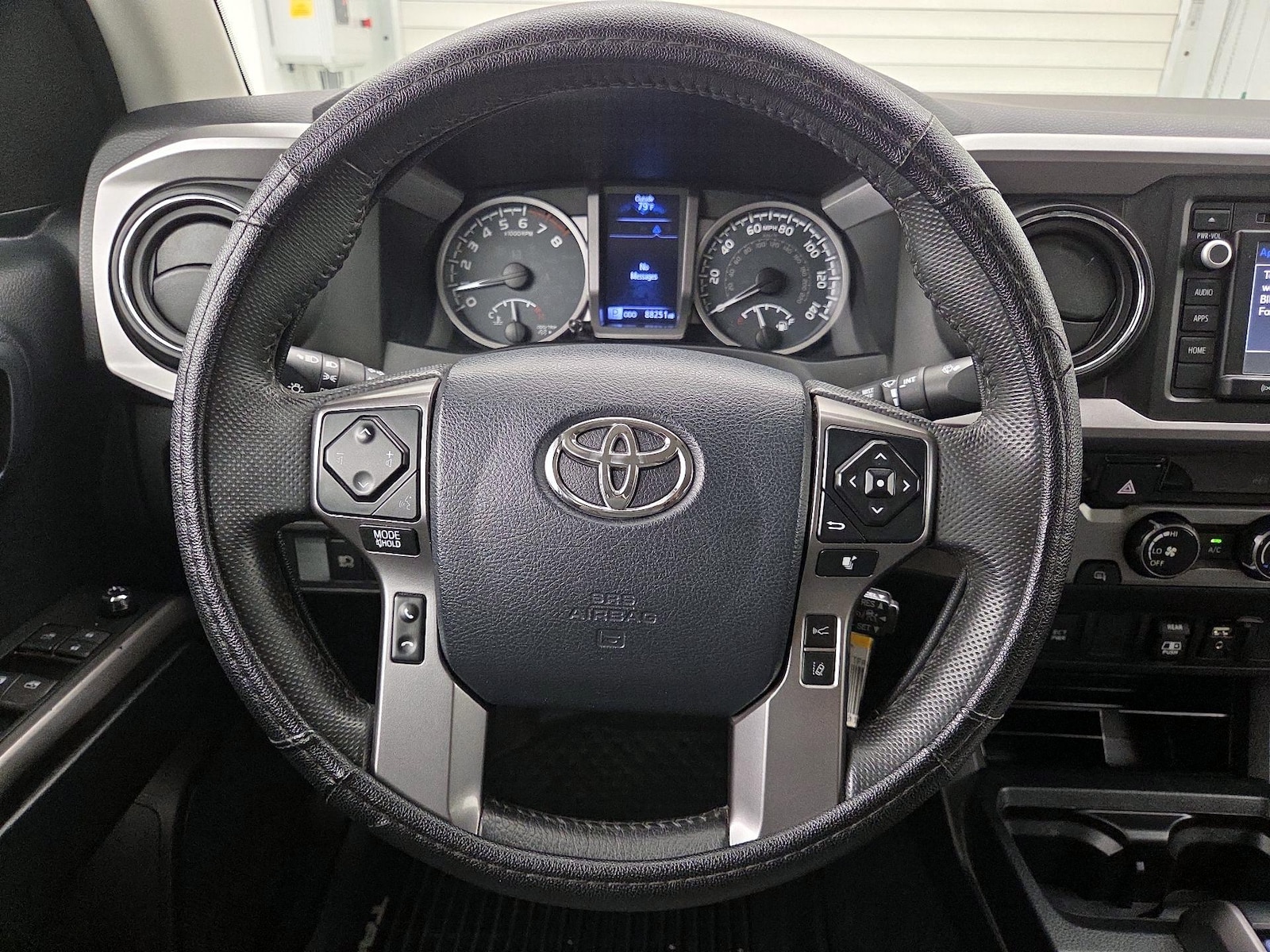 2018 Toyota Tacoma SR5 - Photo 11