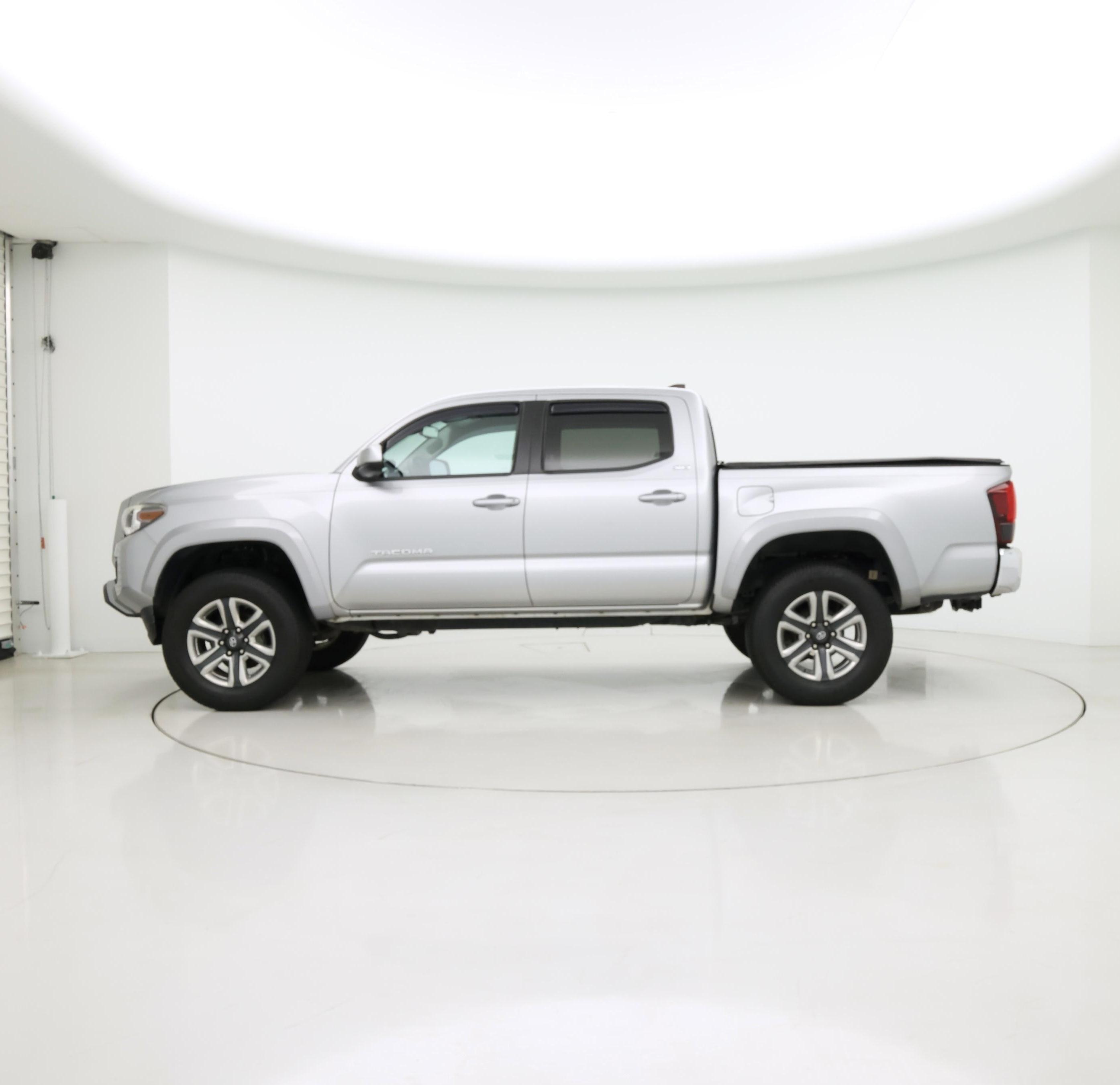 Thumbnail: 2018 Toyota Tacoma - 3