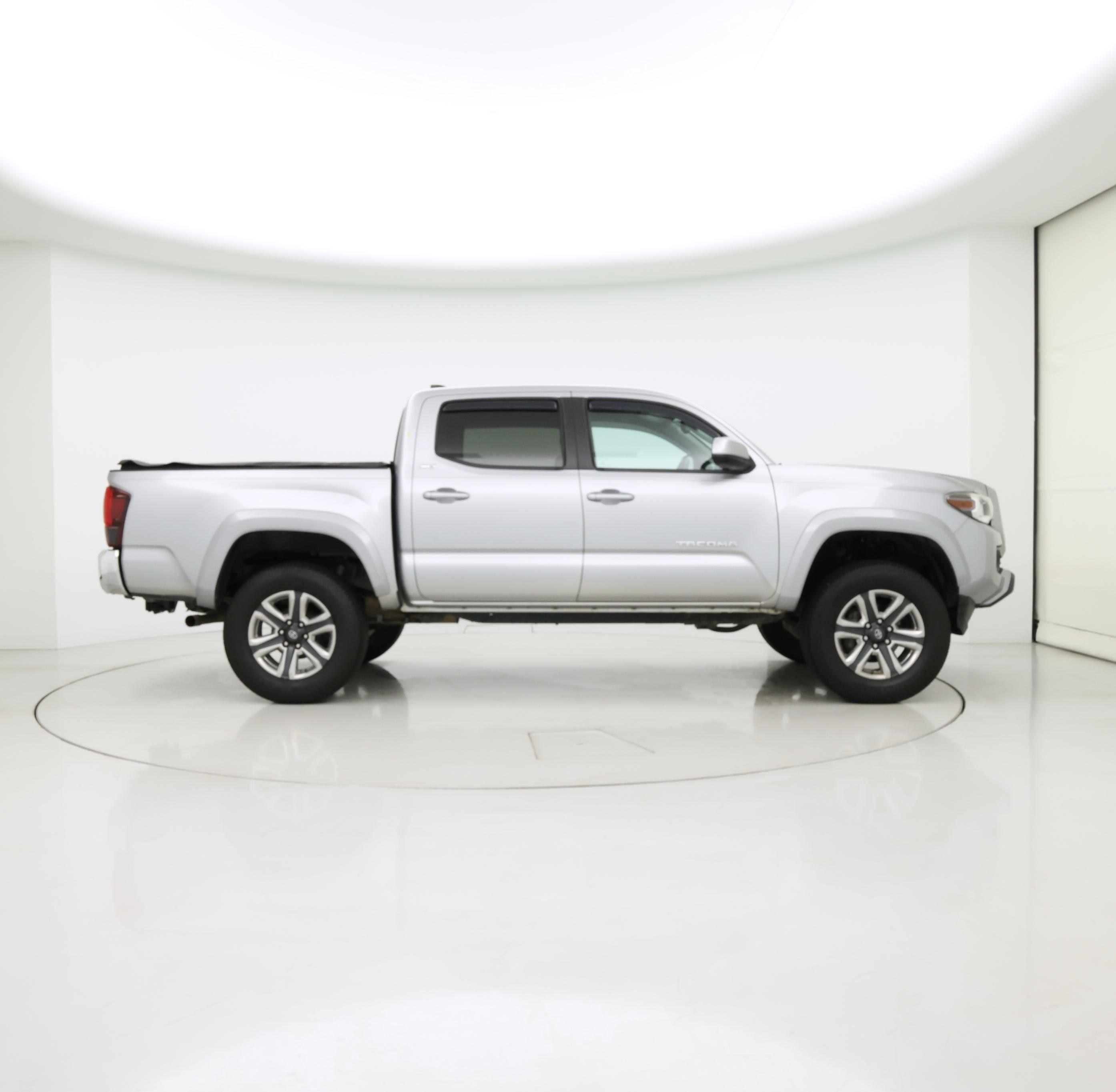 Thumbnail: 2018 Toyota Tacoma - 7