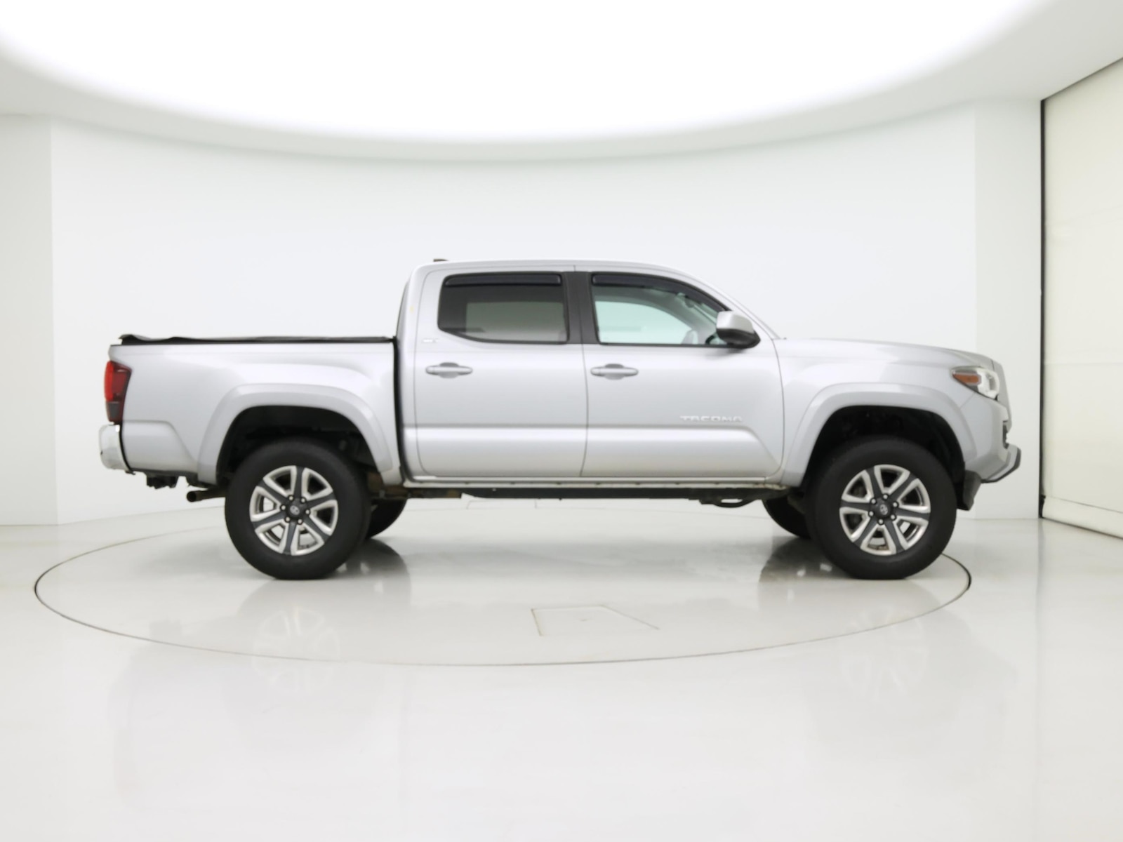 2018 Toyota Tacoma SR5 - Photo 8