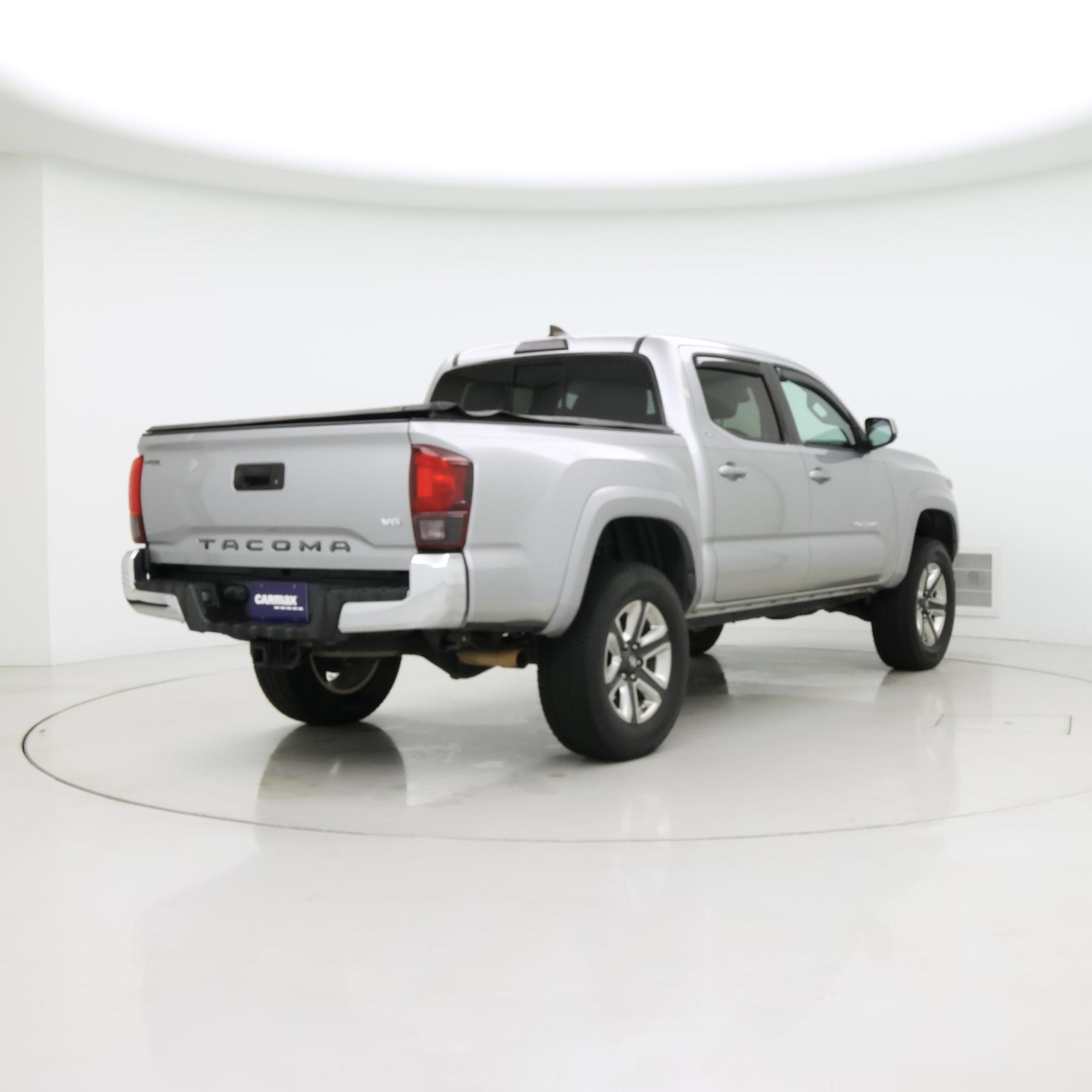 Thumbnail: 2018 Toyota Tacoma - 8