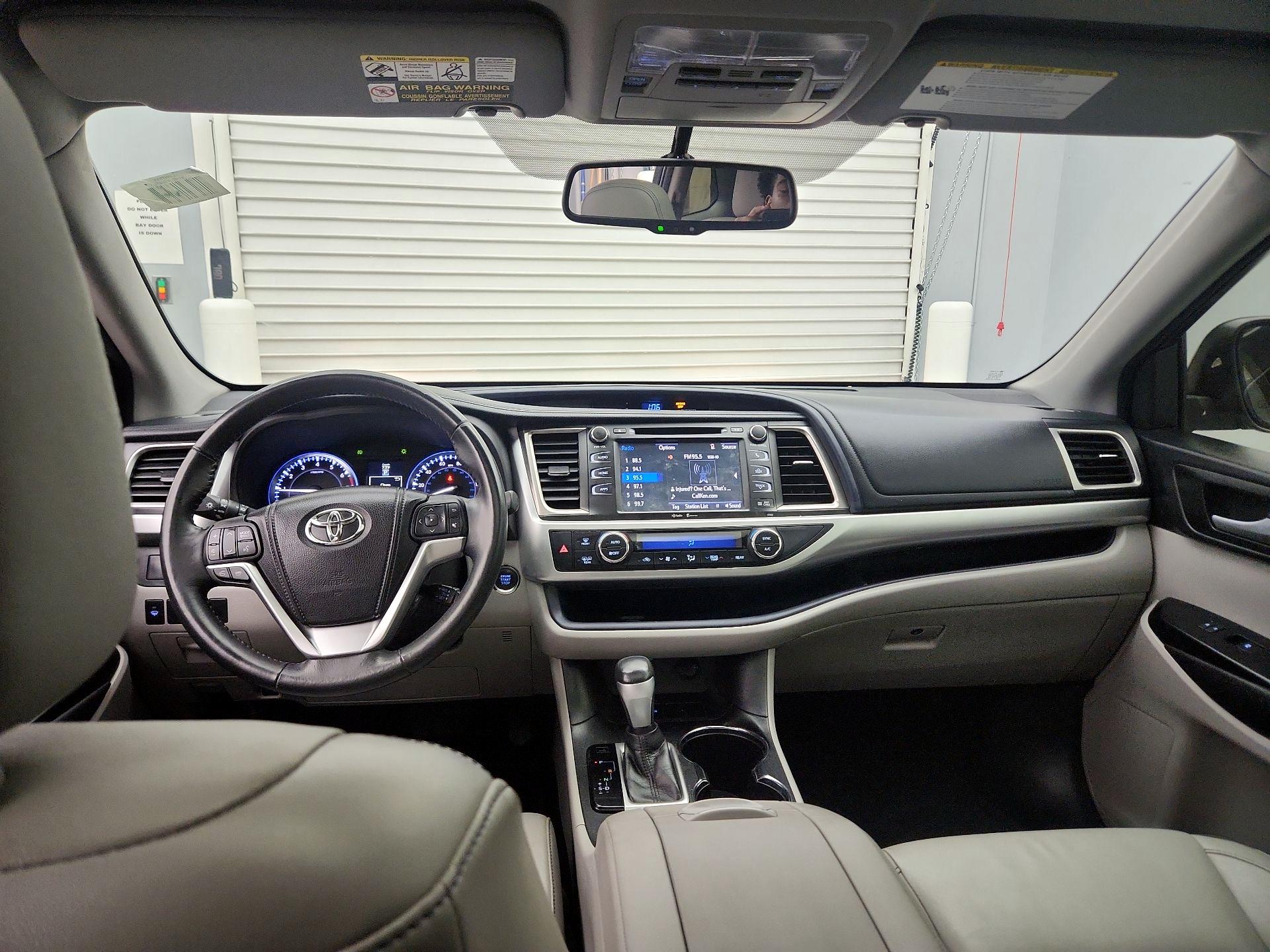 Thumbnail: 2015 Toyota Highlander - 9