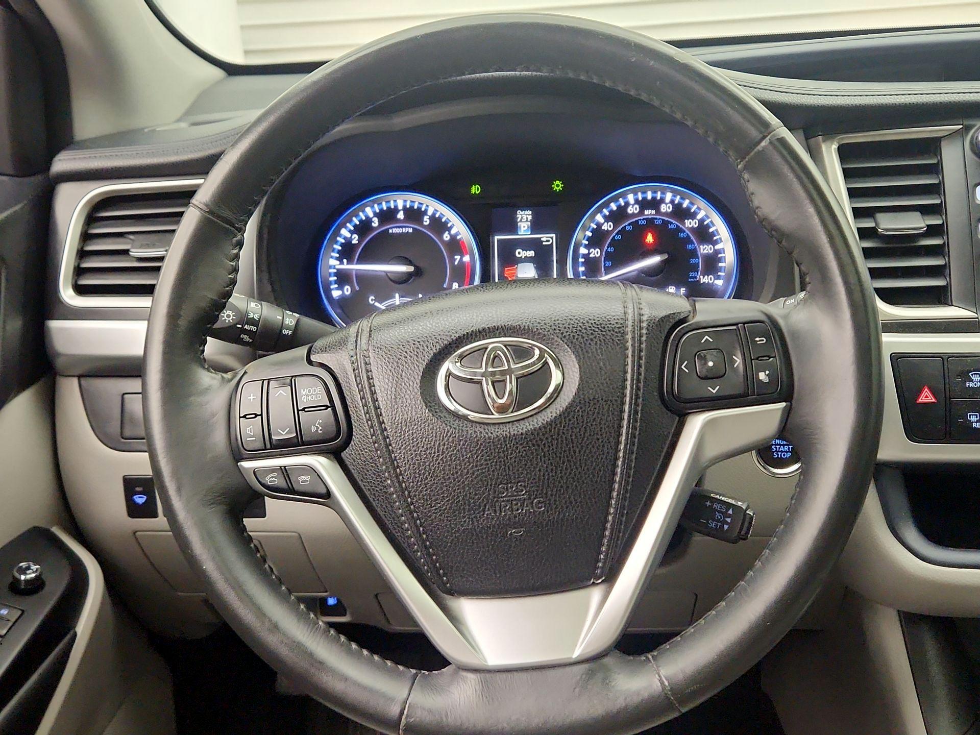 Thumbnail: 2015 Toyota Highlander - 10