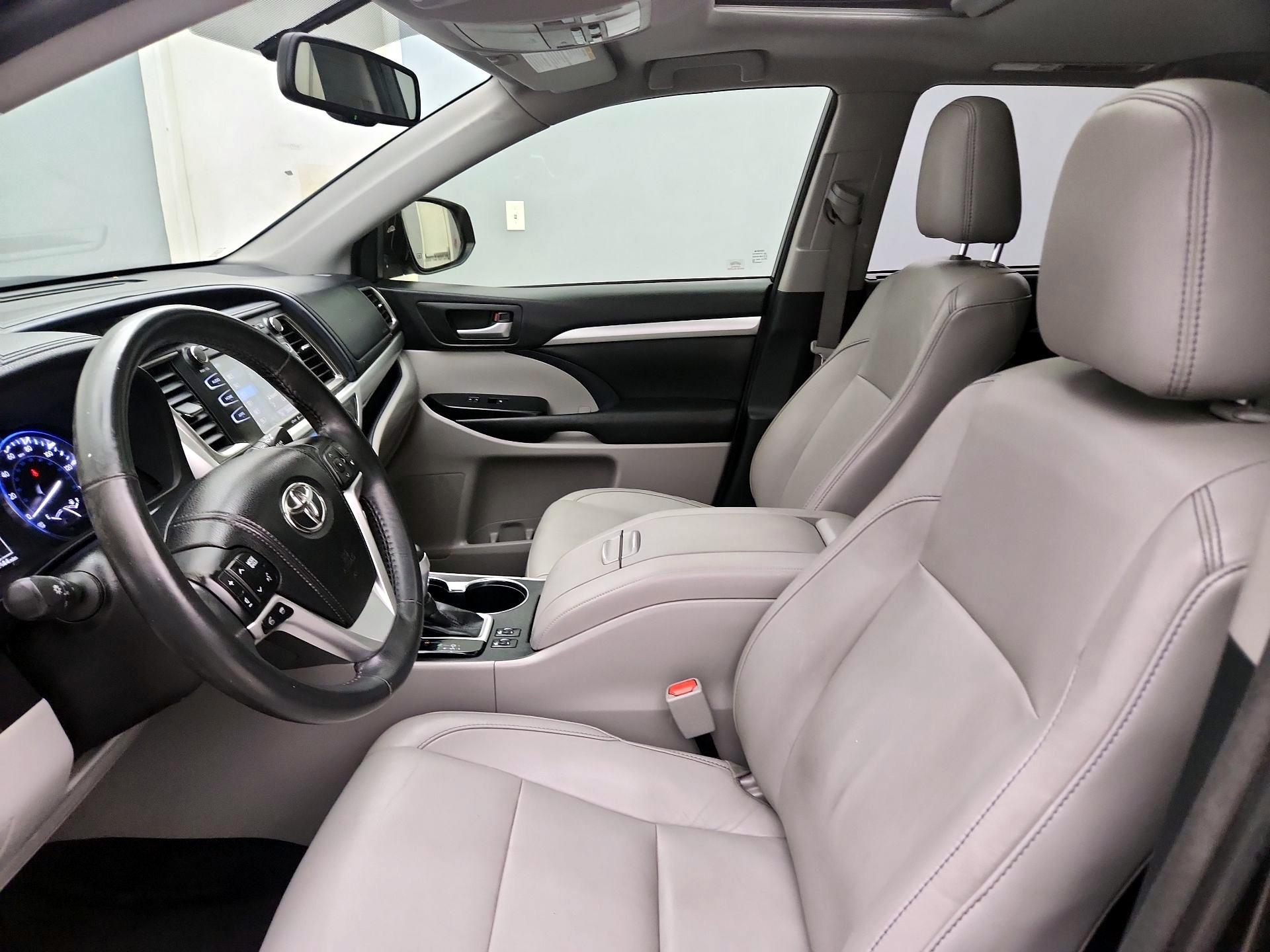 Thumbnail: 2015 Toyota Highlander - 11