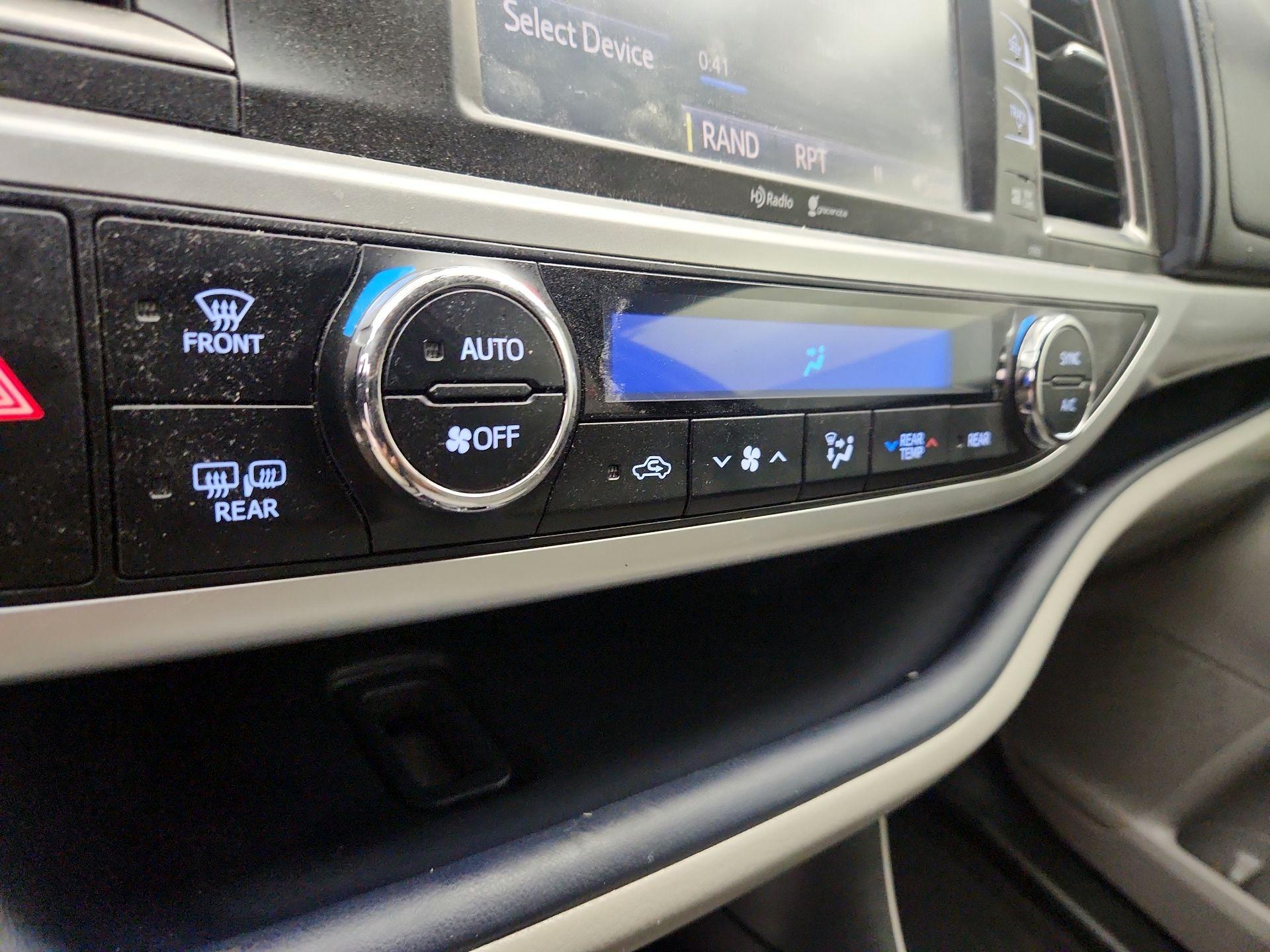 Thumbnail: 2015 Toyota Highlander - 16